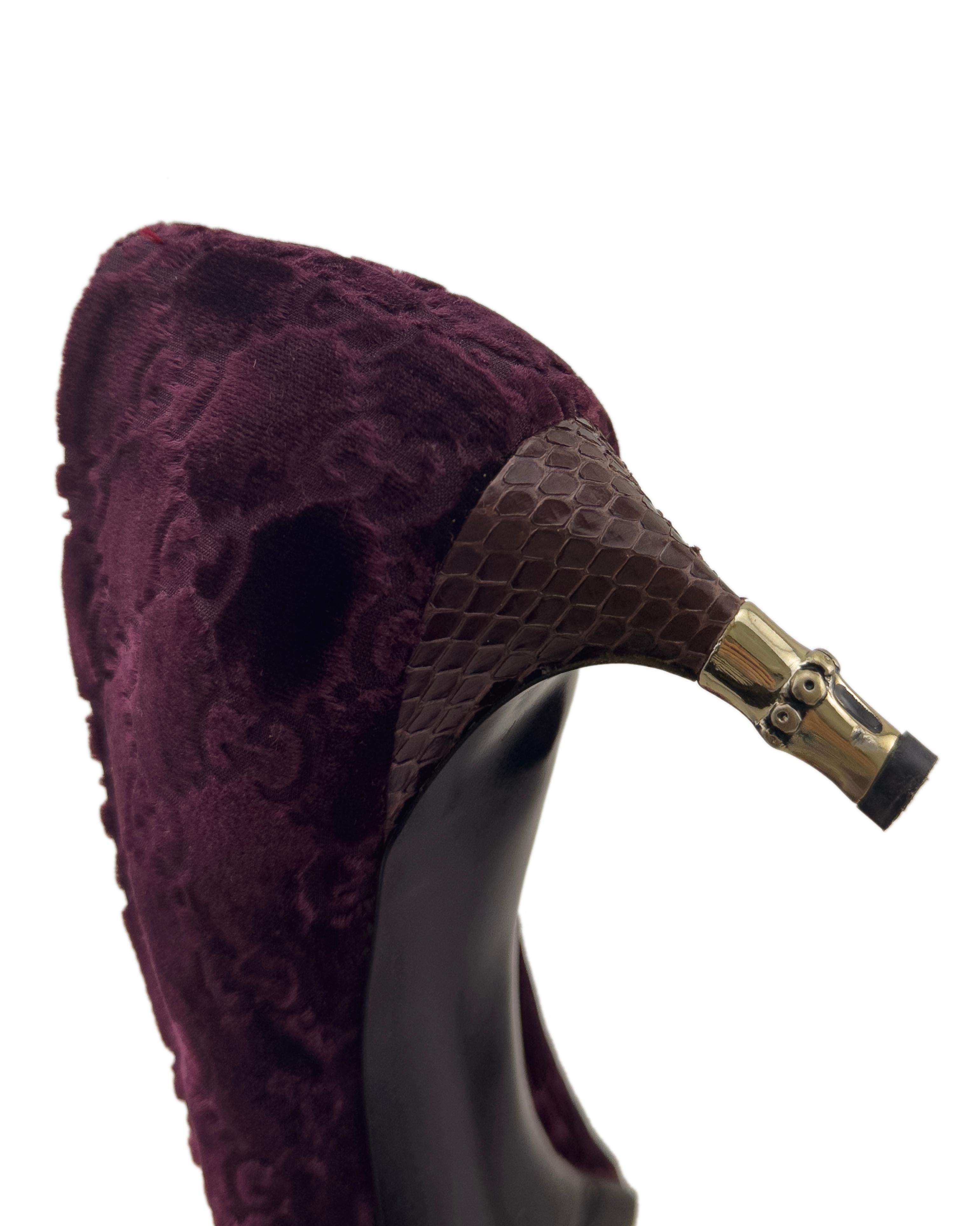 Donna Tom Ford for Gucci - Pumps in velluto bordeaux con tacco in bambù dei primi anni 2000 in vendita