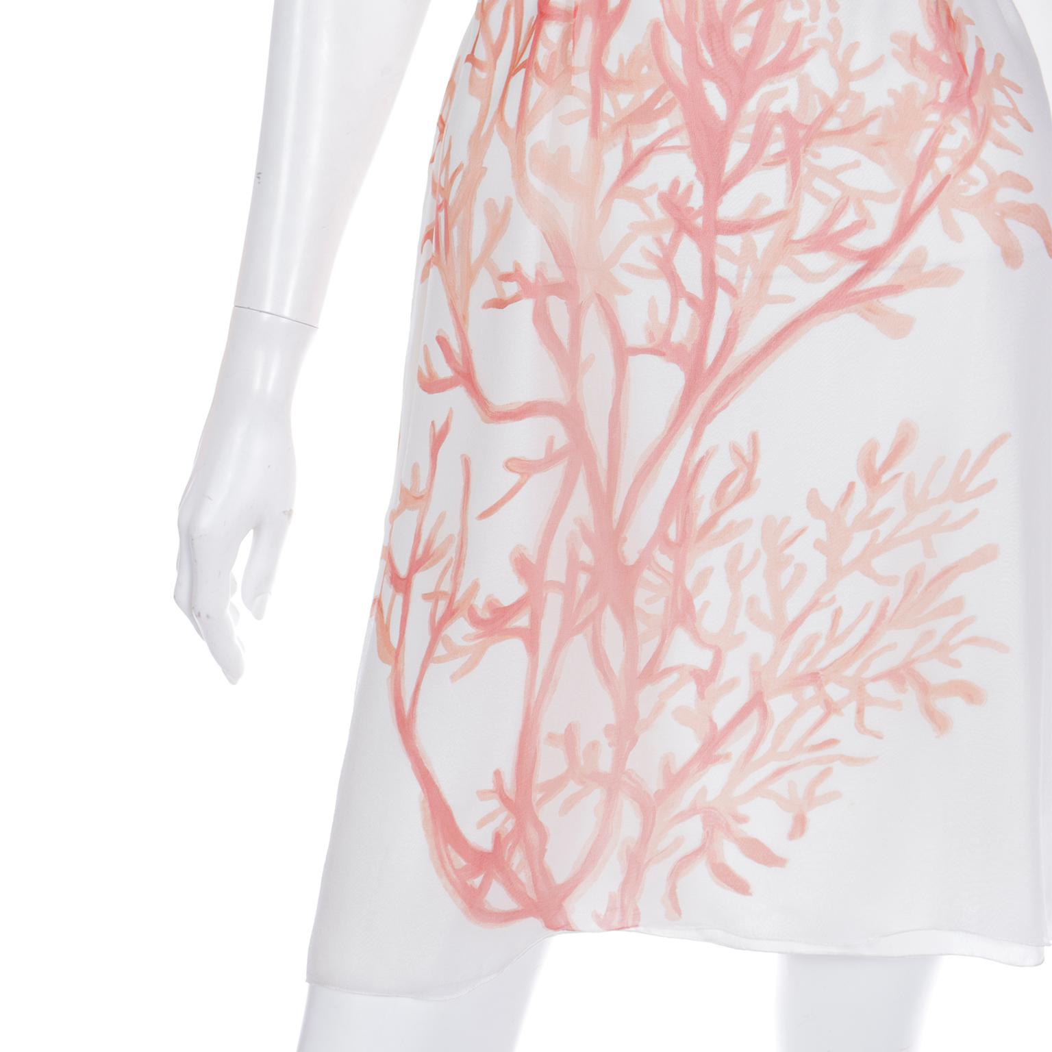 Anfang 2000er Valentino Elfenbein Seide Chiffon Korallen Print Kleid mit langen Schärpe im Angebot 7