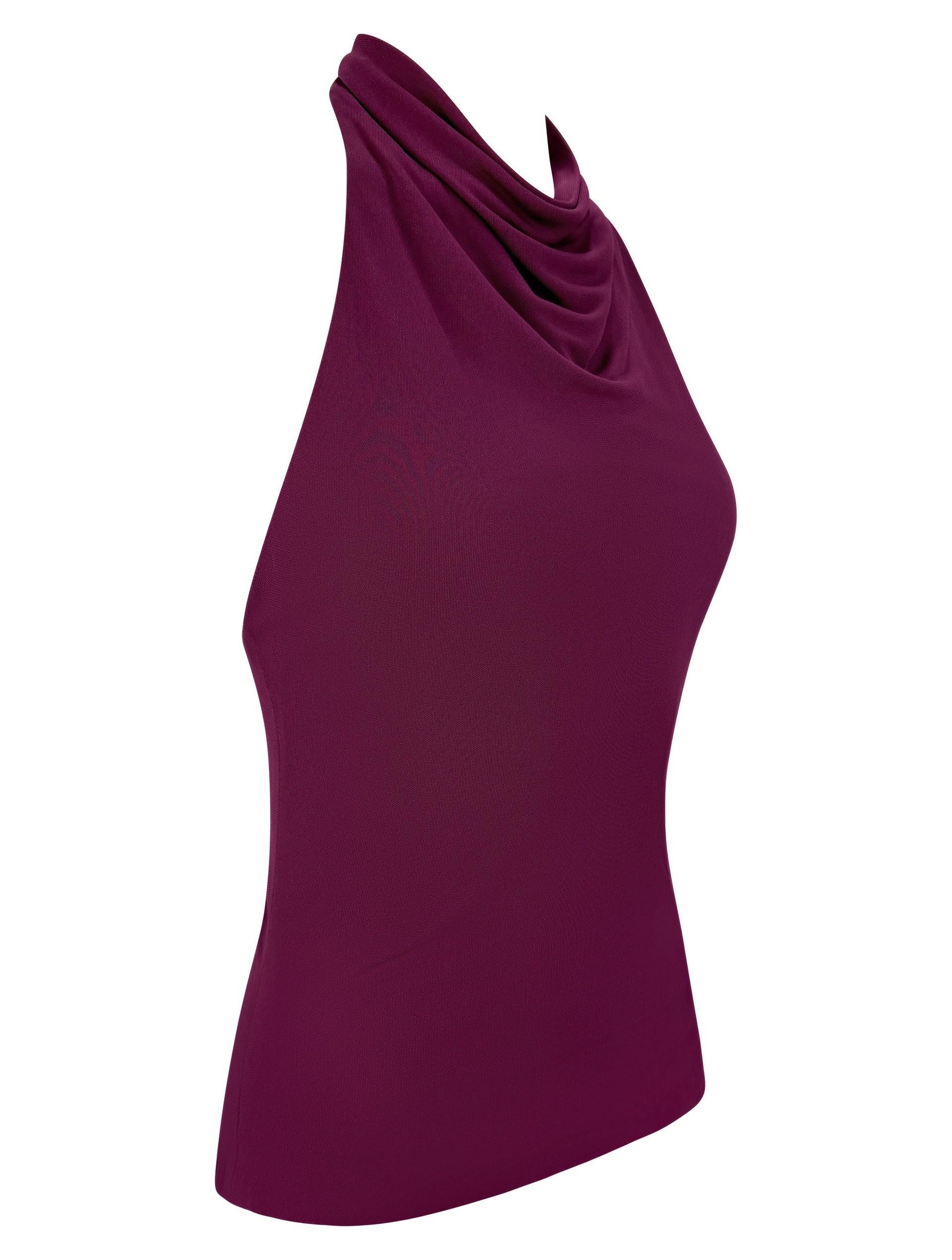 Este top sin mangas de Yigal Azrouël de principios de la década de 2000 está confeccionado en punto elástico en un intenso tono burdeos. La silueta minimalista presenta un escote de pico drapeado, la espalda abierta y un cierre halter seguro en el