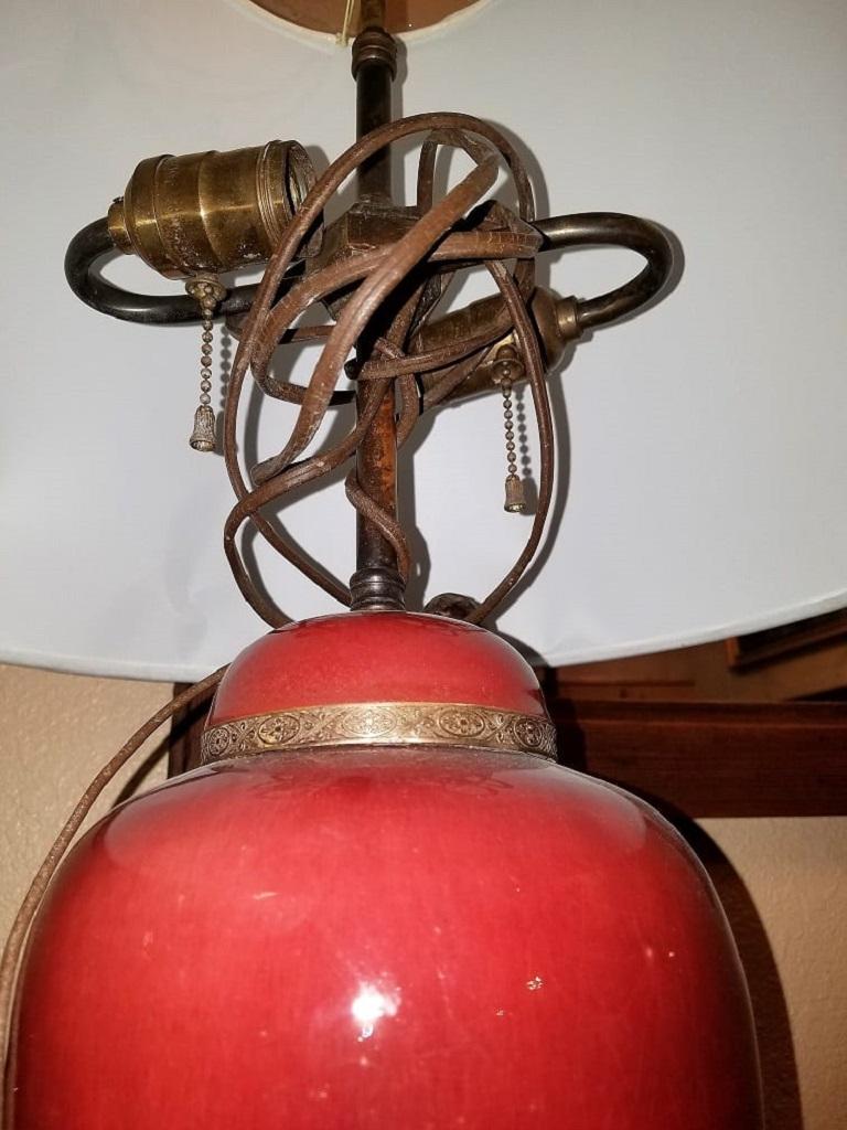 Lampe de bureau américaine en poterie Sang de Bœuf et bronze doré de style Dedham en vente 6