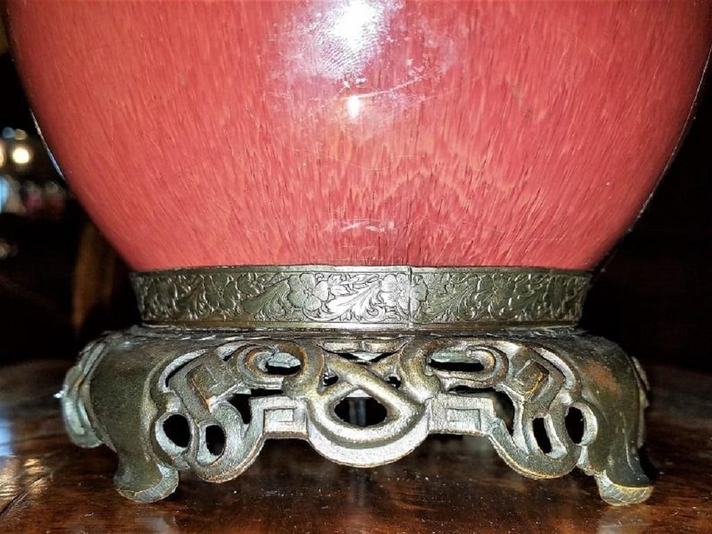 Amerikanische Sang de Boeuf-Tischlampe aus Keramik und vergoldeter Bronze im Dedham-Stil des frühen 20. Jahrhunderts im Zustand „Relativ gut“ im Angebot in Dallas, TX