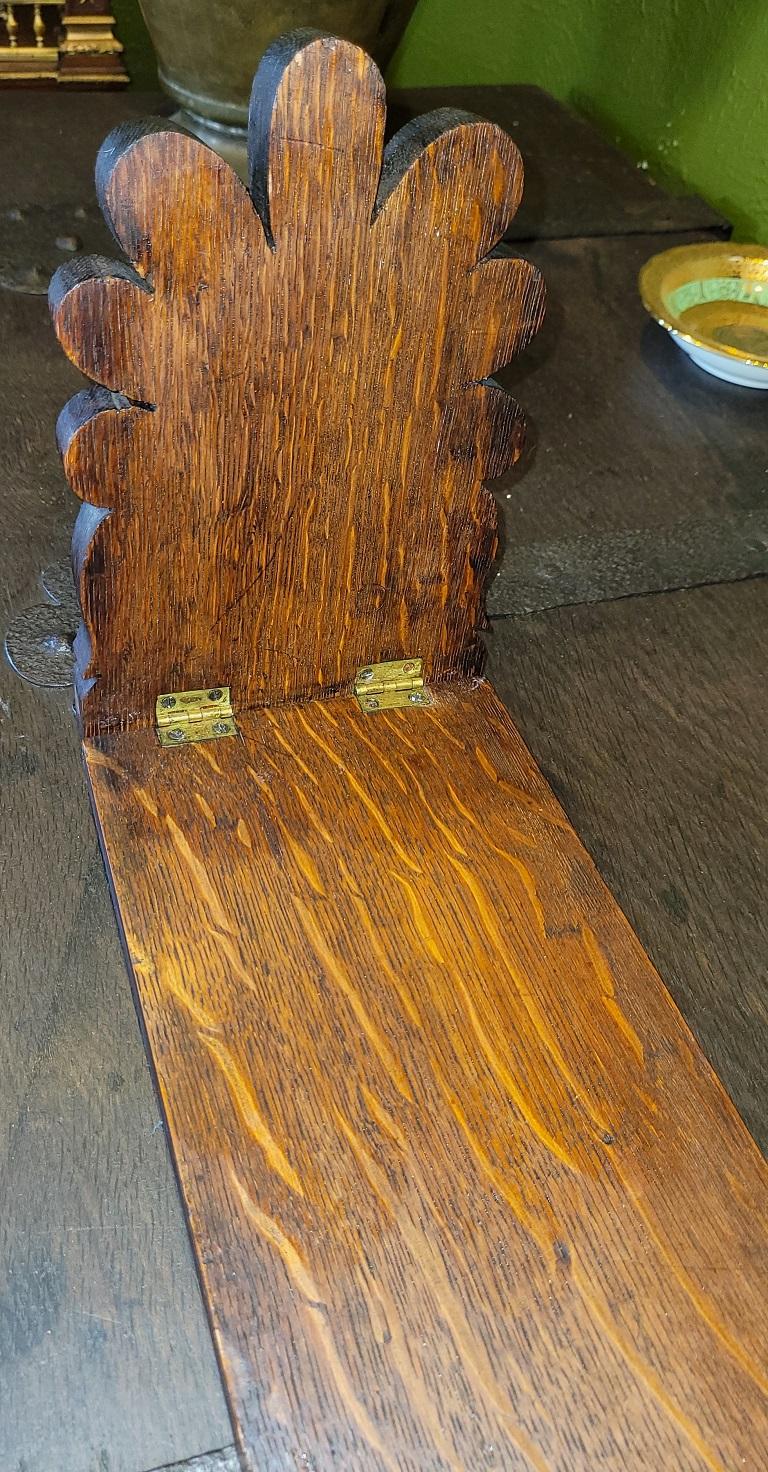 British Tiger Oak Renaissance Revival Book Slide or Stand In Good Condition For Sale In Dallas, TX