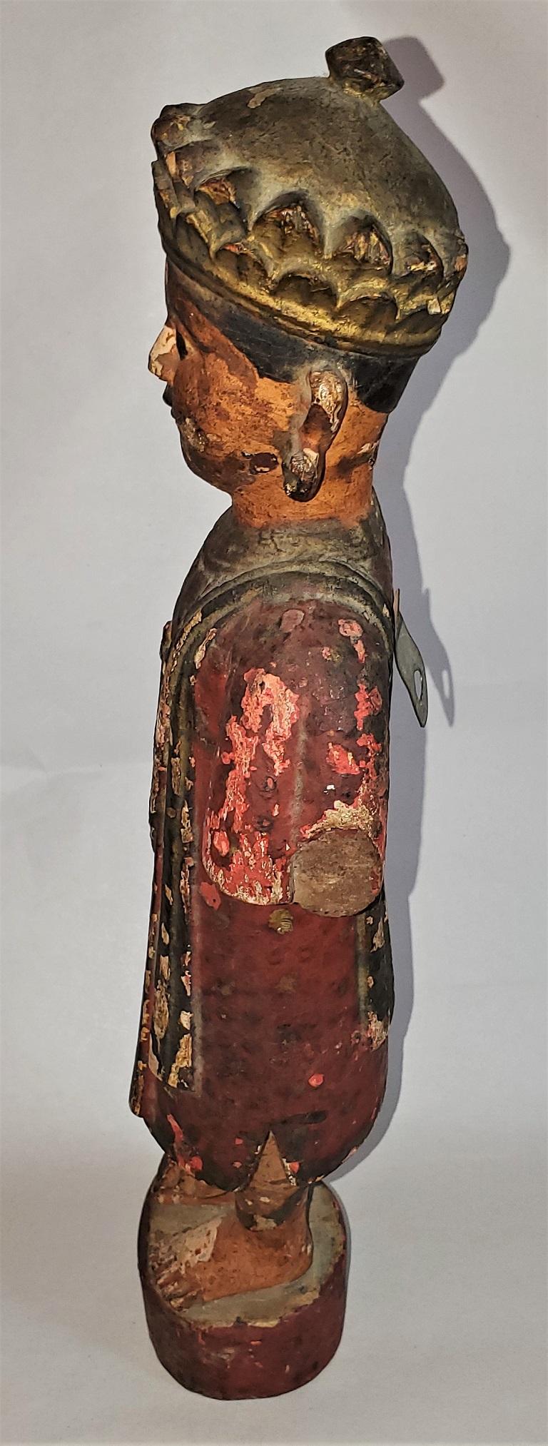 Sculpté à la main Figurine masculine polychrome cambodgienne du début du 20e siècle en vente