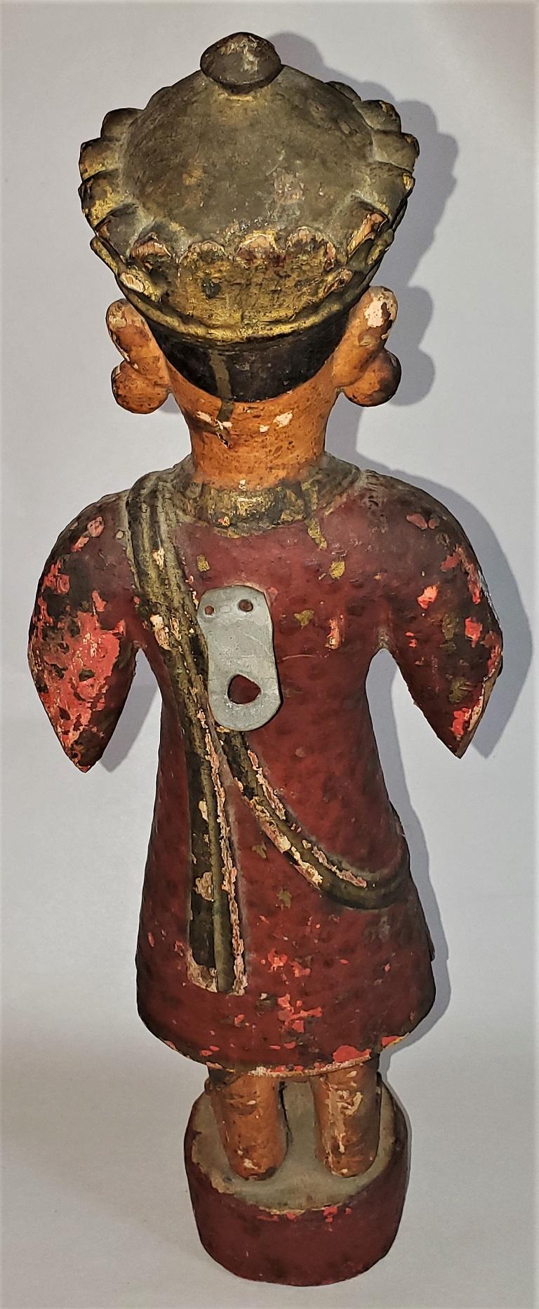 Figurine masculine polychrome cambodgienne du début du 20e siècle État moyen - En vente à Dallas, TX