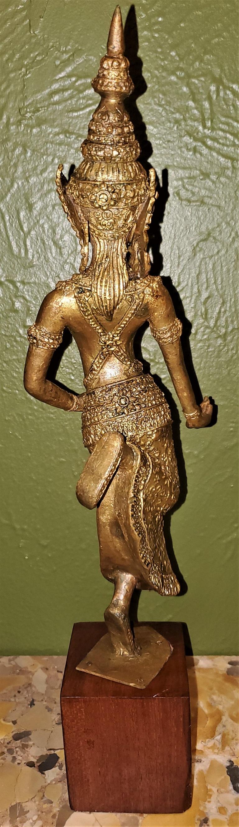Thailändische Khon-Tänzerin aus vergoldetem Metall des frühen 20. (Vergoldet) im Angebot