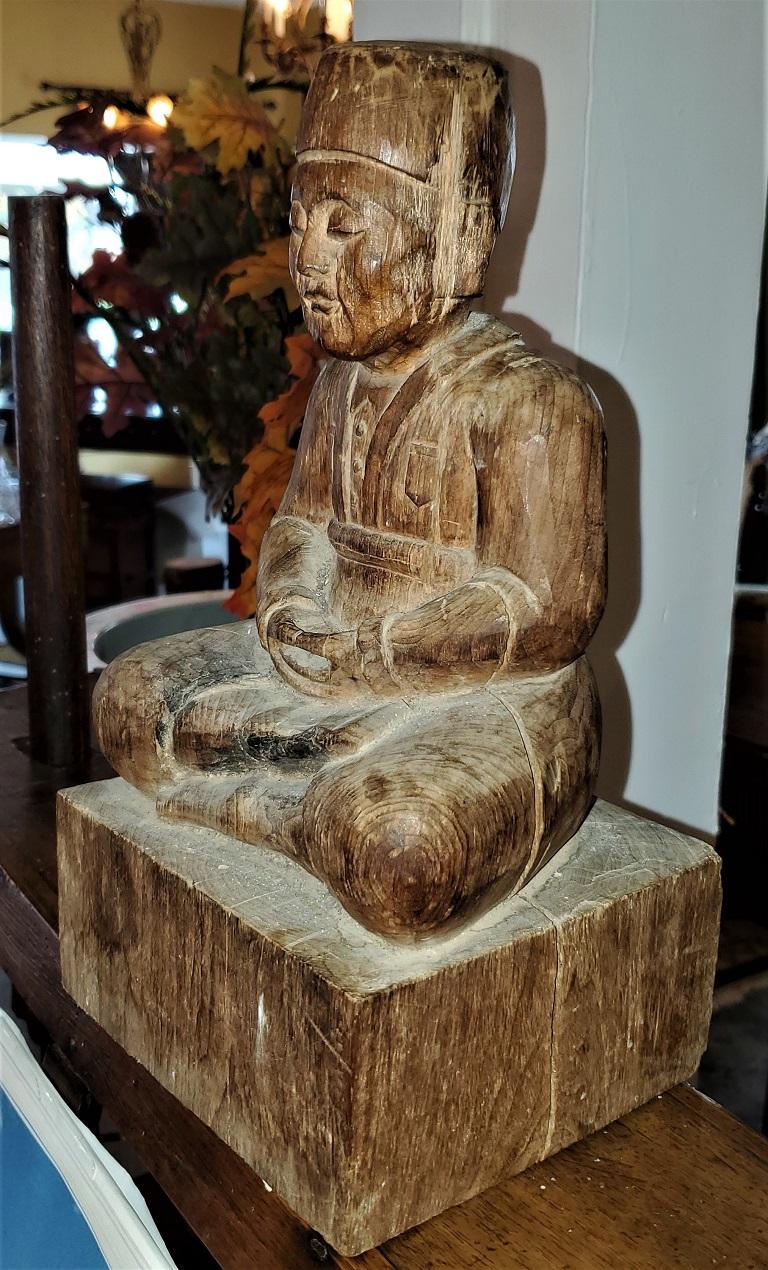 Early 20th Century Indonesian Carved Wooden Seated Gentleman In Fair Condition For Sale In Dallas, TX