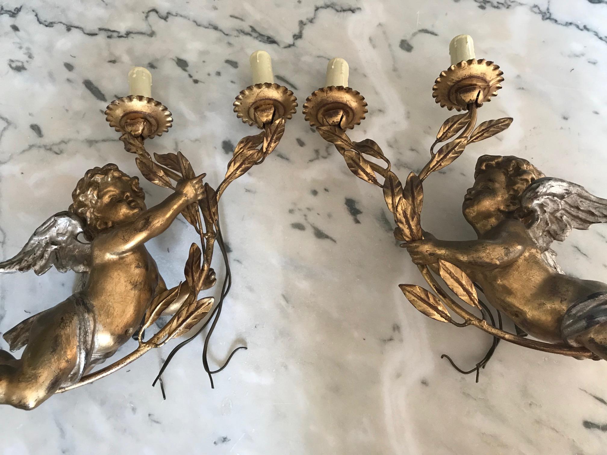 Early 20th Century French Golden Wood Pair of Angel Sconces In Good Condition In LEGNY, FR