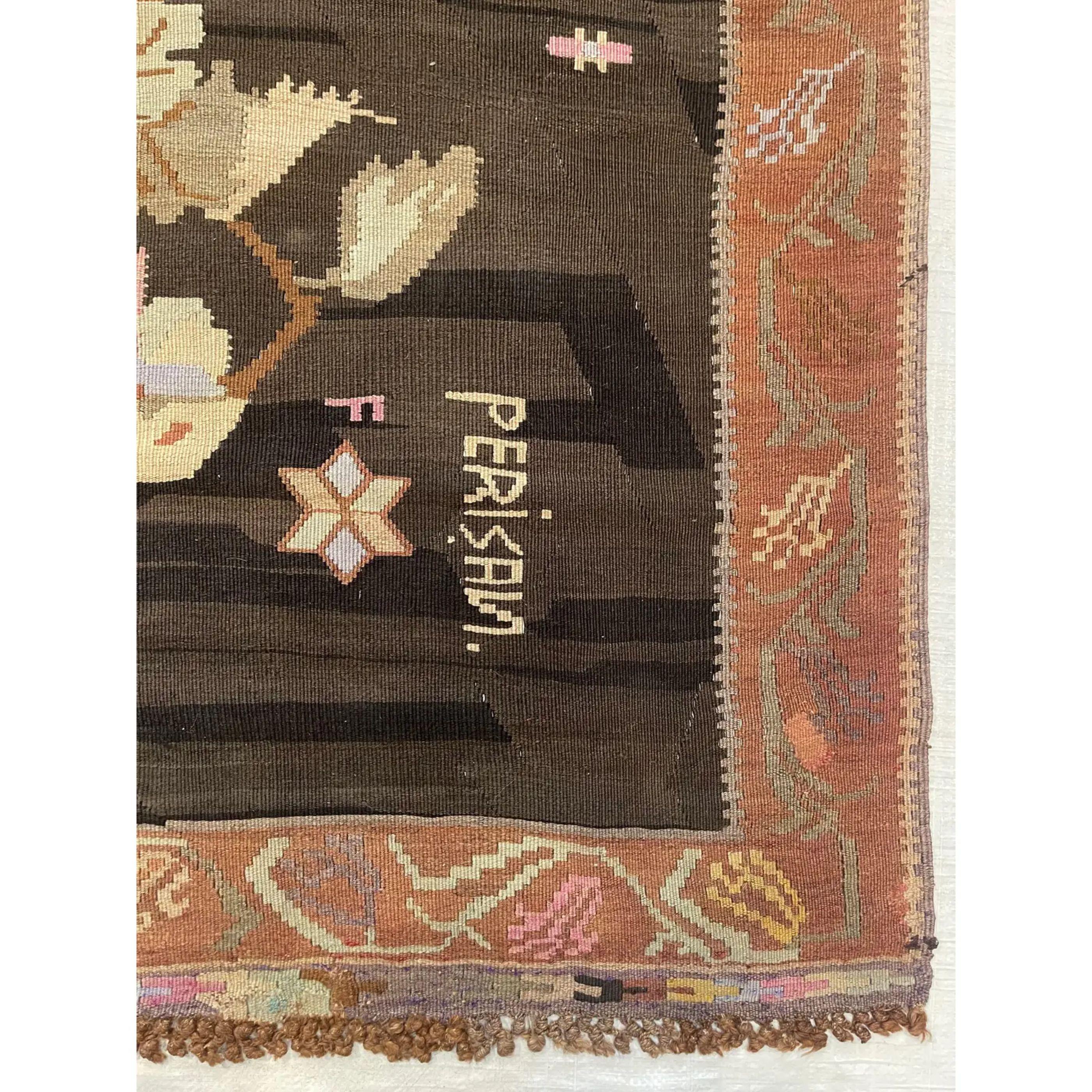 Russe Rug & Kilim - Style floral, tissage plat, début du 20e siècle, Antiquités en vente