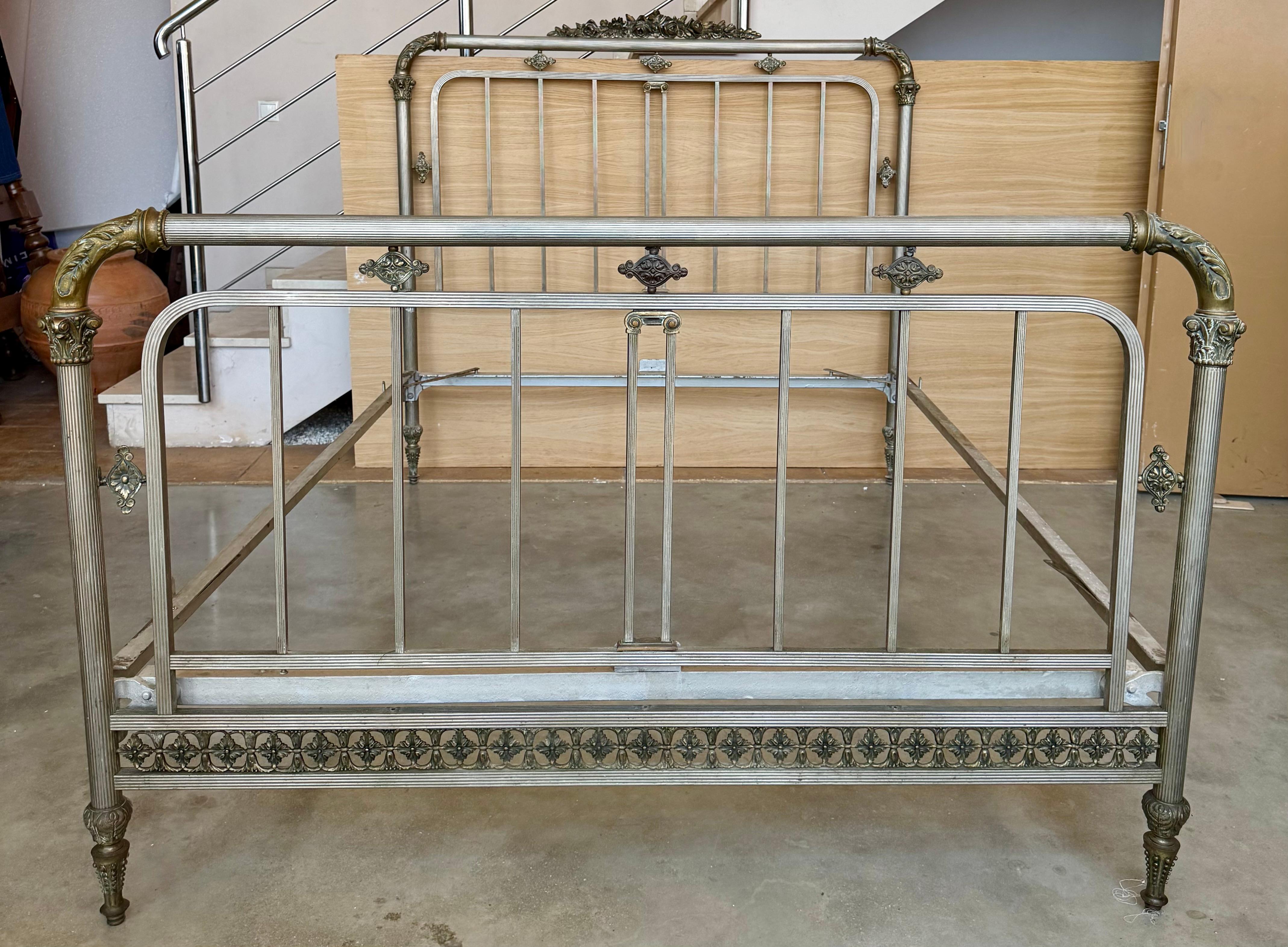 Early 20th Antique French Brass  & Bronze Bed , Doble Size In Good Condition For Sale In Miami, FL