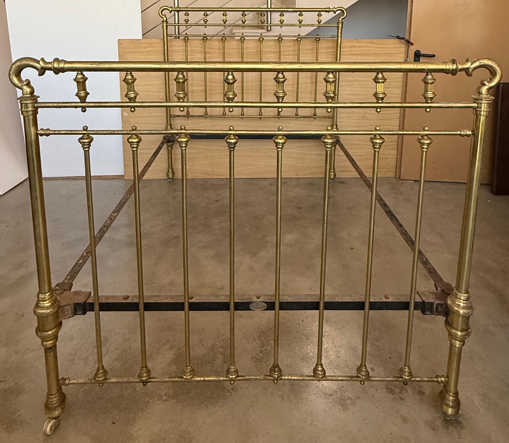 Espagnol Début 20ème Antique French Brass  & Bronze Bed , Queen  Taille en vente
