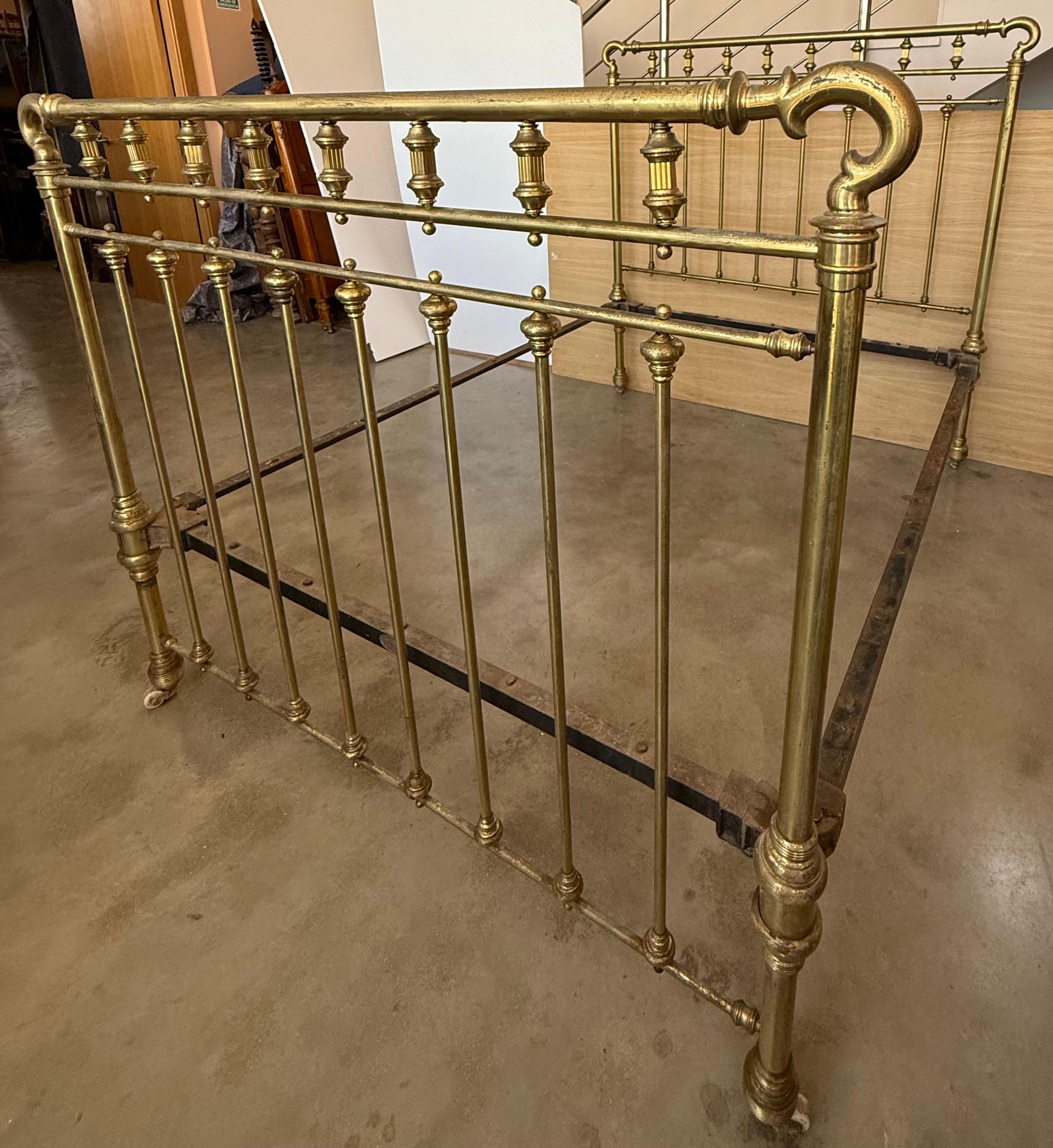 Début 20ème Antique French Brass  & Bronze Bed , Queen  Taille Bon état - En vente à Miami, FL