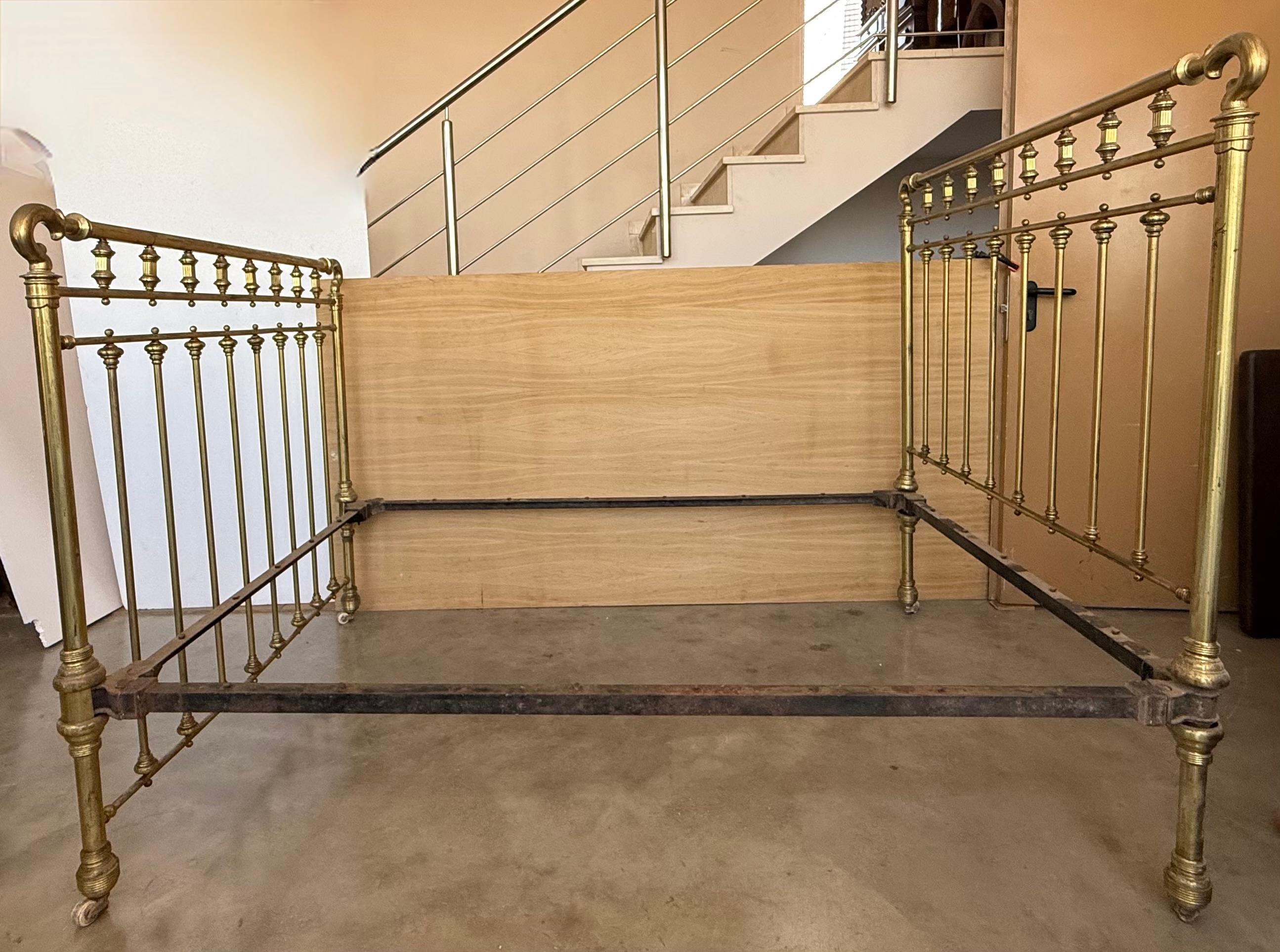 Laiton Début 20ème Antique French Brass  & Bronze Bed , Queen  Taille en vente