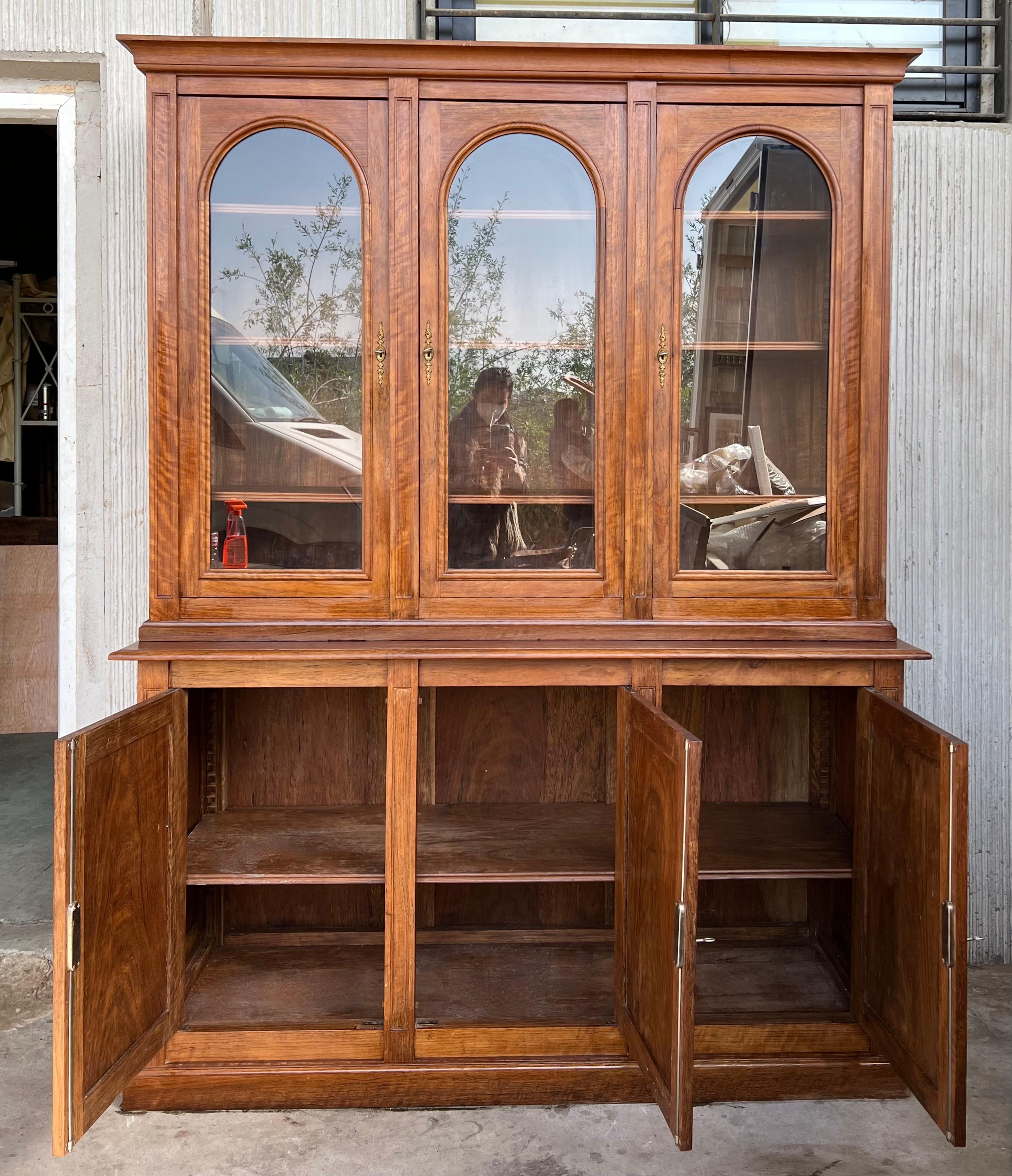 Spanish Colonial Early 20th Bookcase or Vitrine in Spanish Pine with Three Arch Glass Doors For Sale