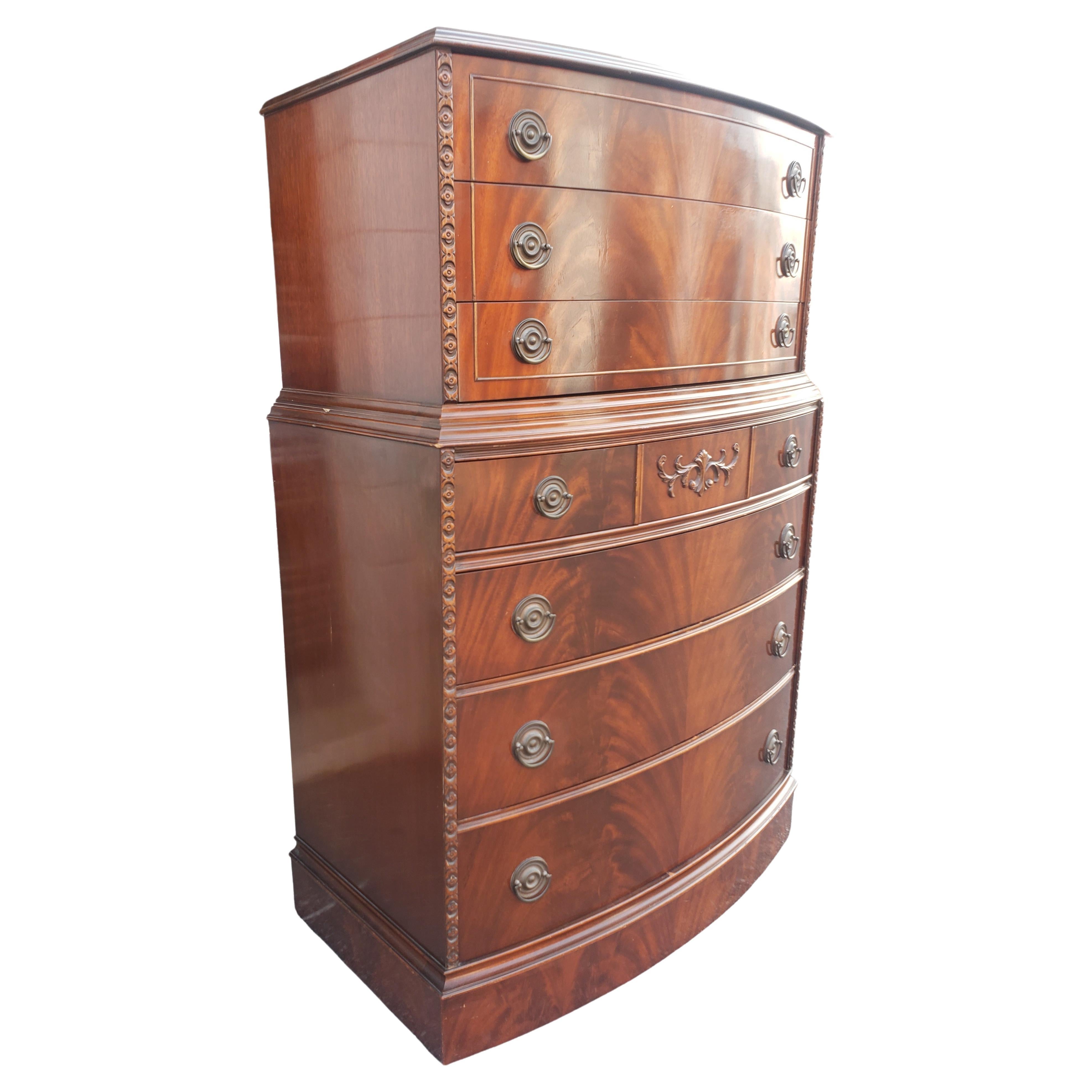 A.I.C. BowFront BowFront Flame Mahogany Chest on Chest of Drawers (Commode à tiroirs) en vente 3