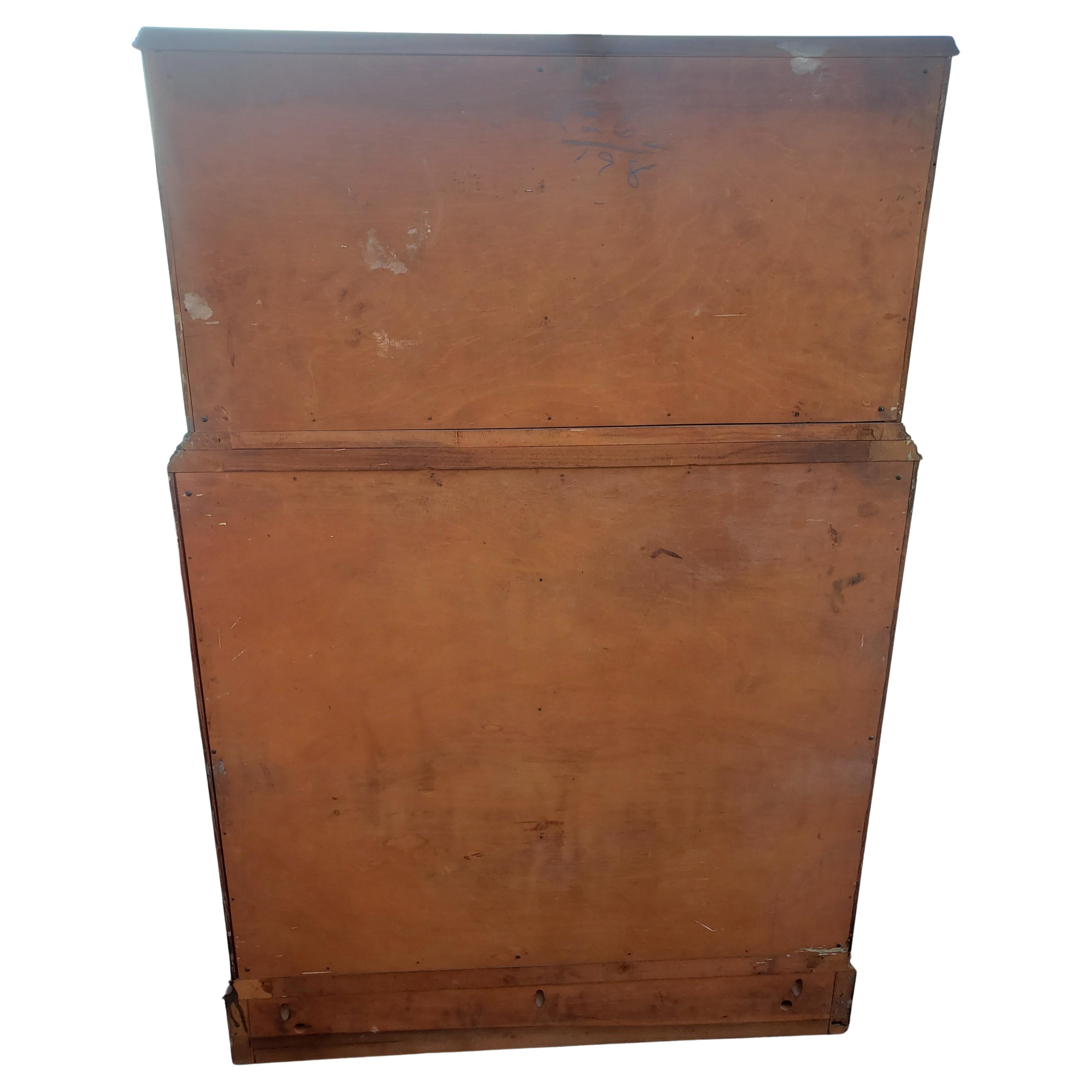 A.I.C. BowFront BowFront Flame Mahogany Chest on Chest of Drawers (Commode à tiroirs) en vente 4