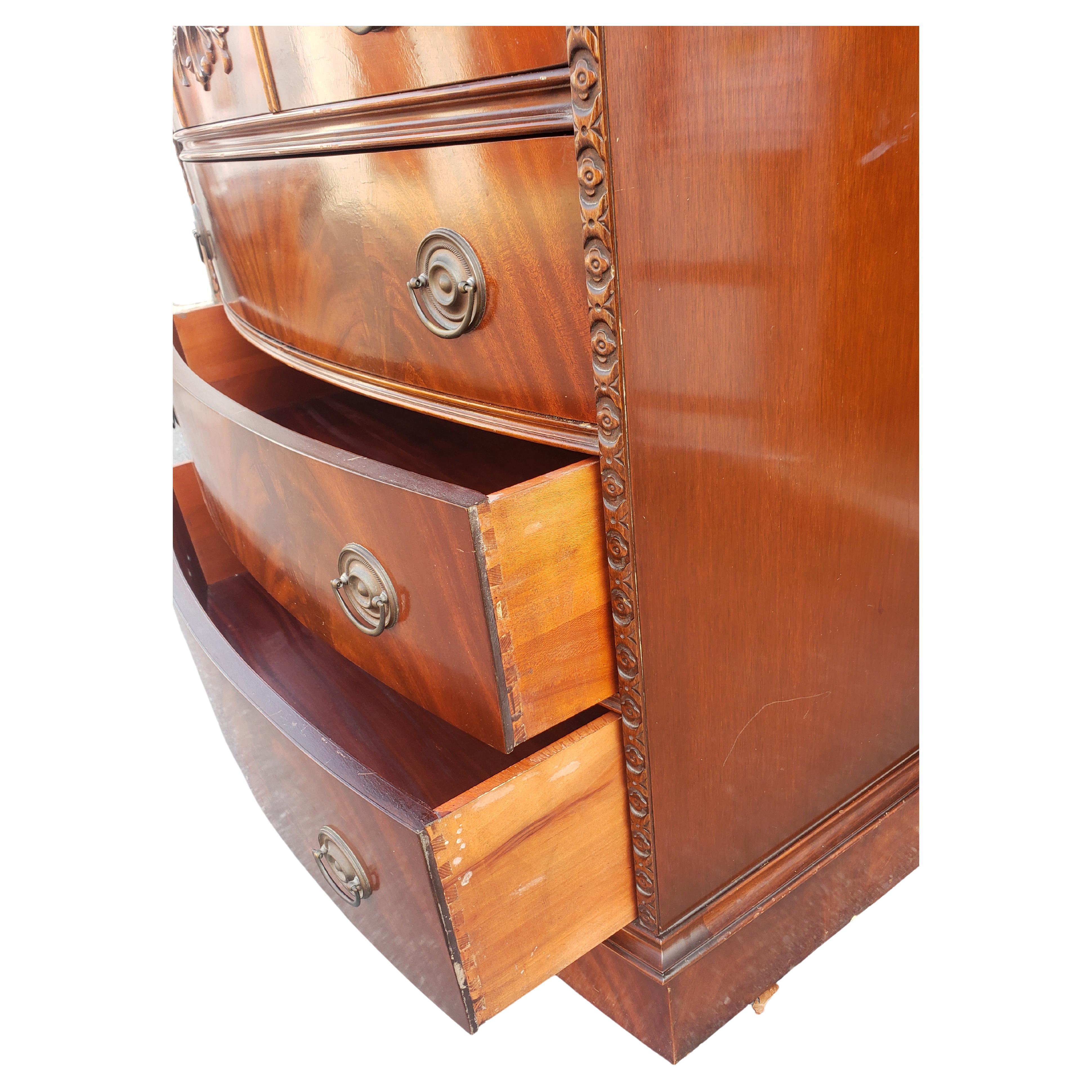 Frühes 20. Jh. American Empire BowFront Flame Mahogany Chest on Chest of Drawers im Angebot 1