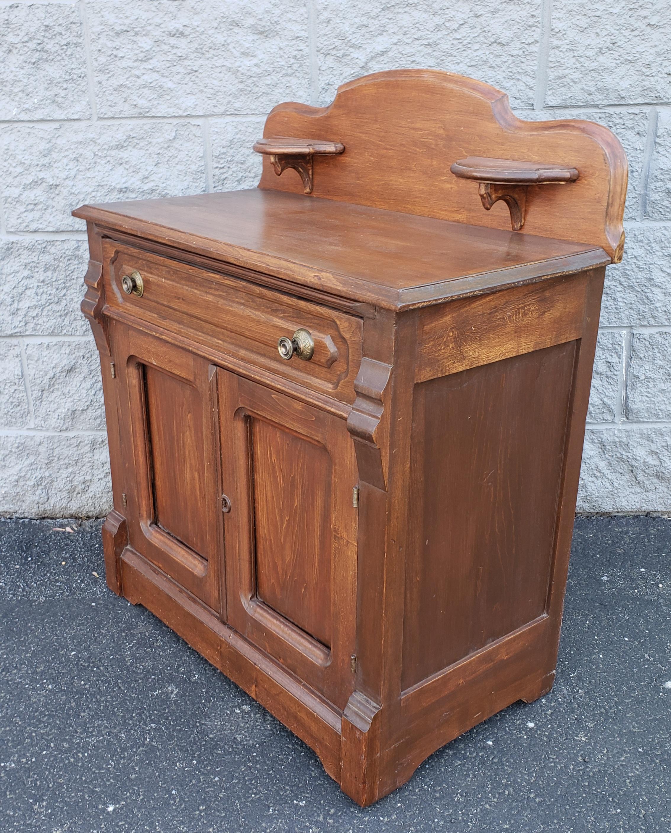 Stained Early 20th Century American Fruitwood Washstand For Sale