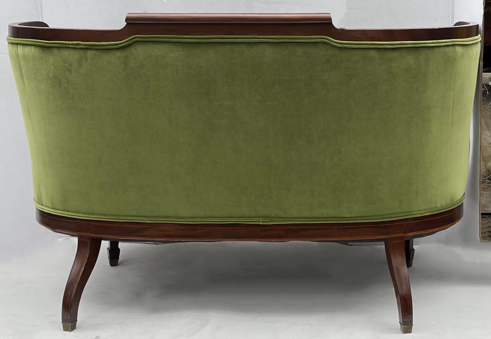 Early 20th-C. American Inlaid Mahogany Barrelback Settee in Green Velvet In Good Condition In Kennesaw, GA