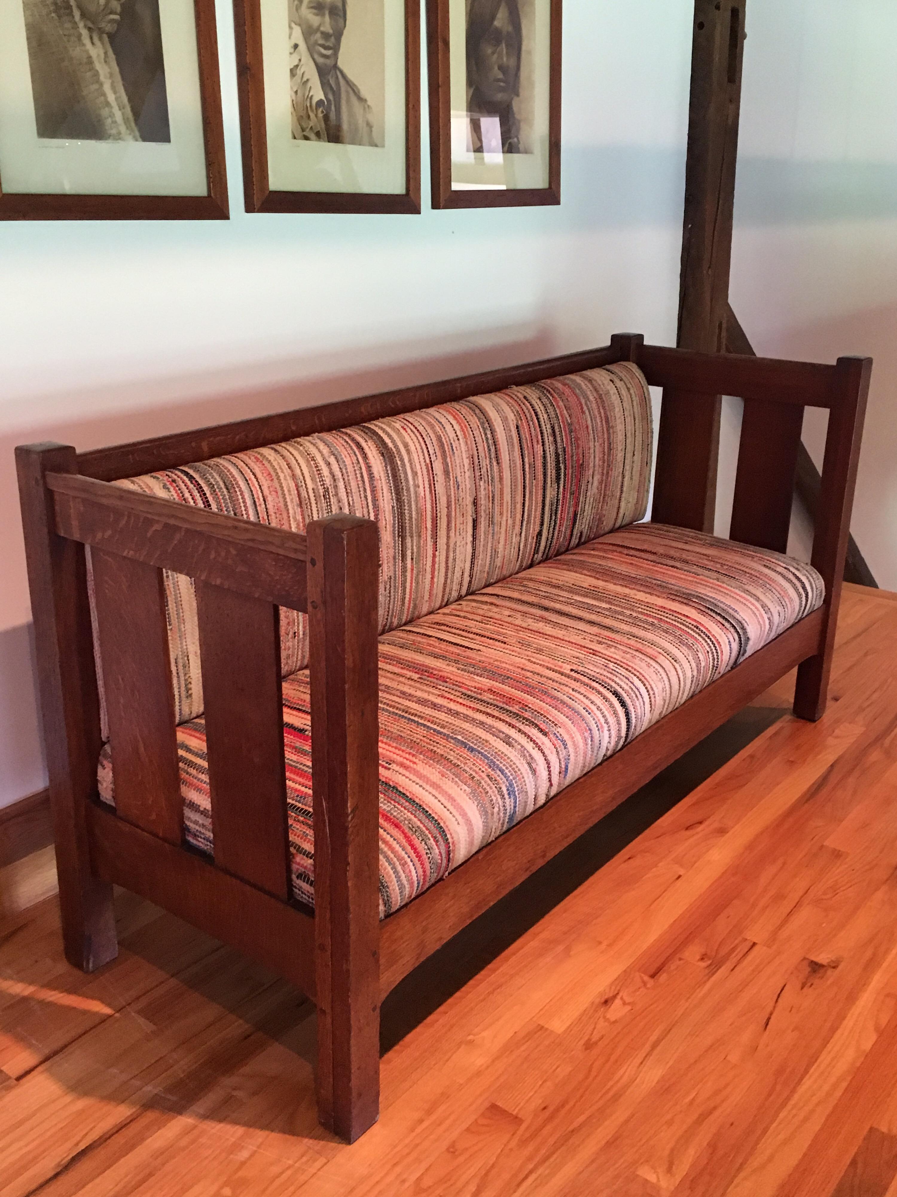 Early 20th Century American L. & J. G. Stickley Settle No. 216 In Good Condition In Southampton, NY