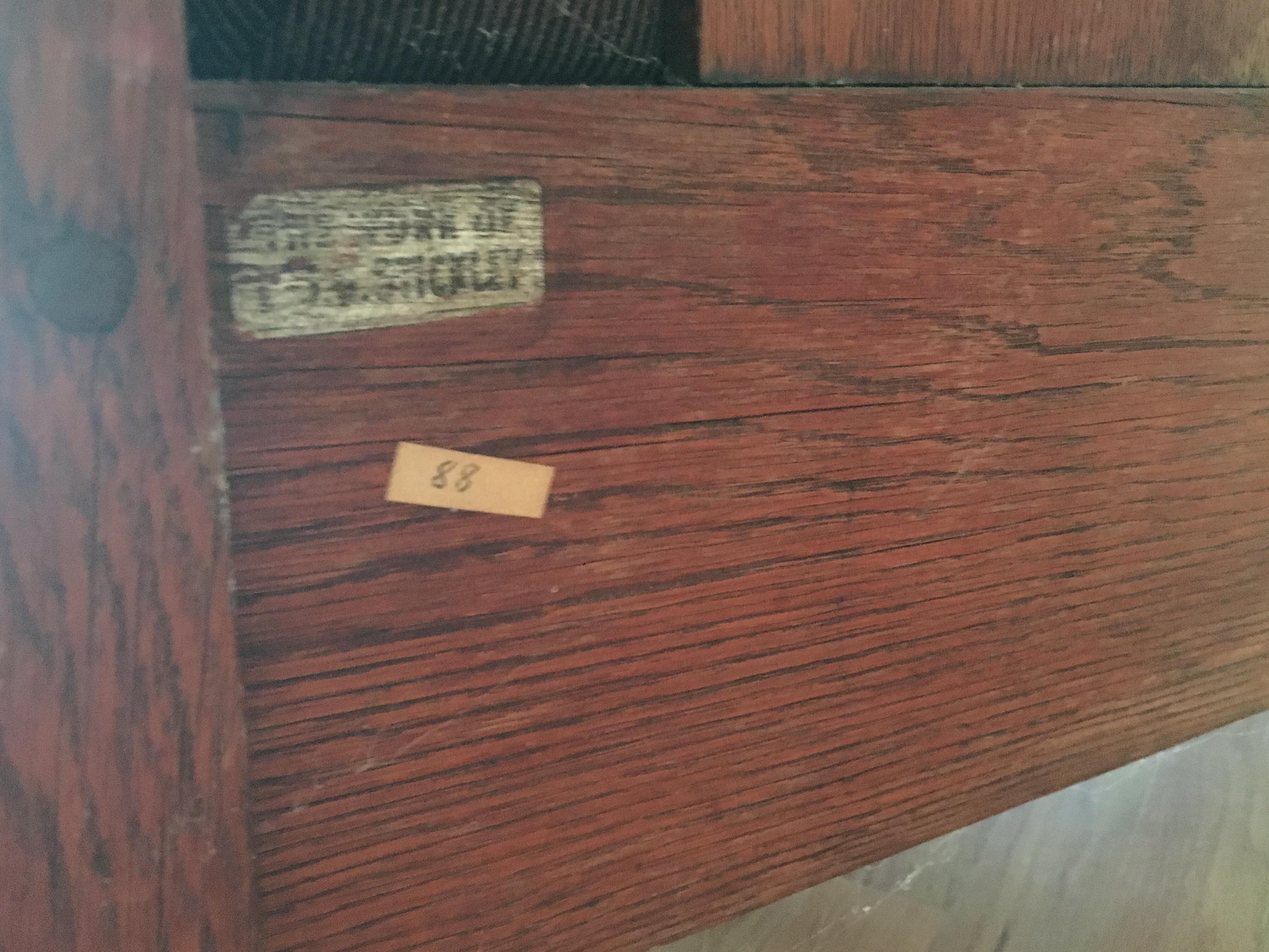 Early 20th Century American L. & J. G. Stickley Settle No. 216 4