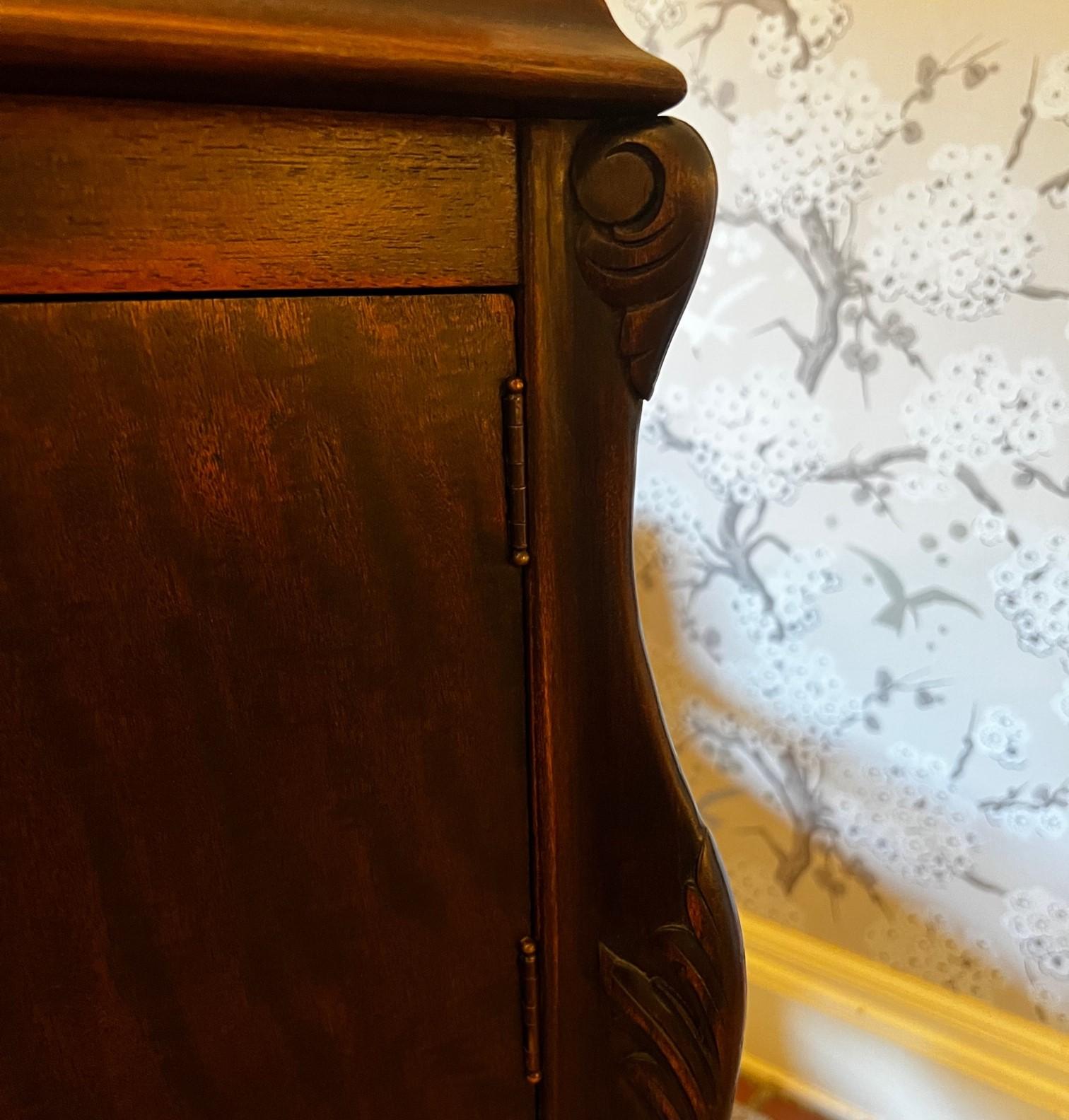 Early 20th C. American Phonograph in Cabinet by the Kimberley Phonograph Company For Sale 6