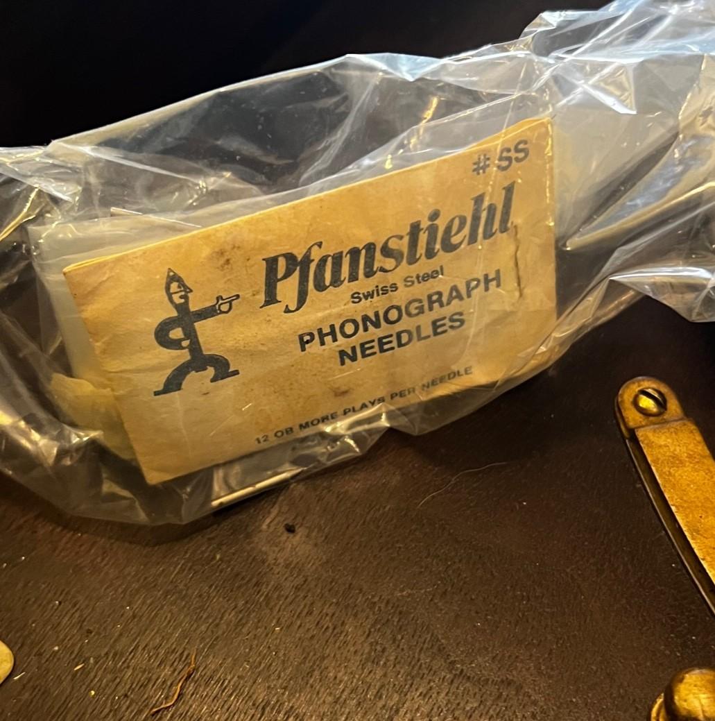 Early 20th Century Early 20th C. American Phonograph in Cabinet by the Kimberley Phonograph Company For Sale