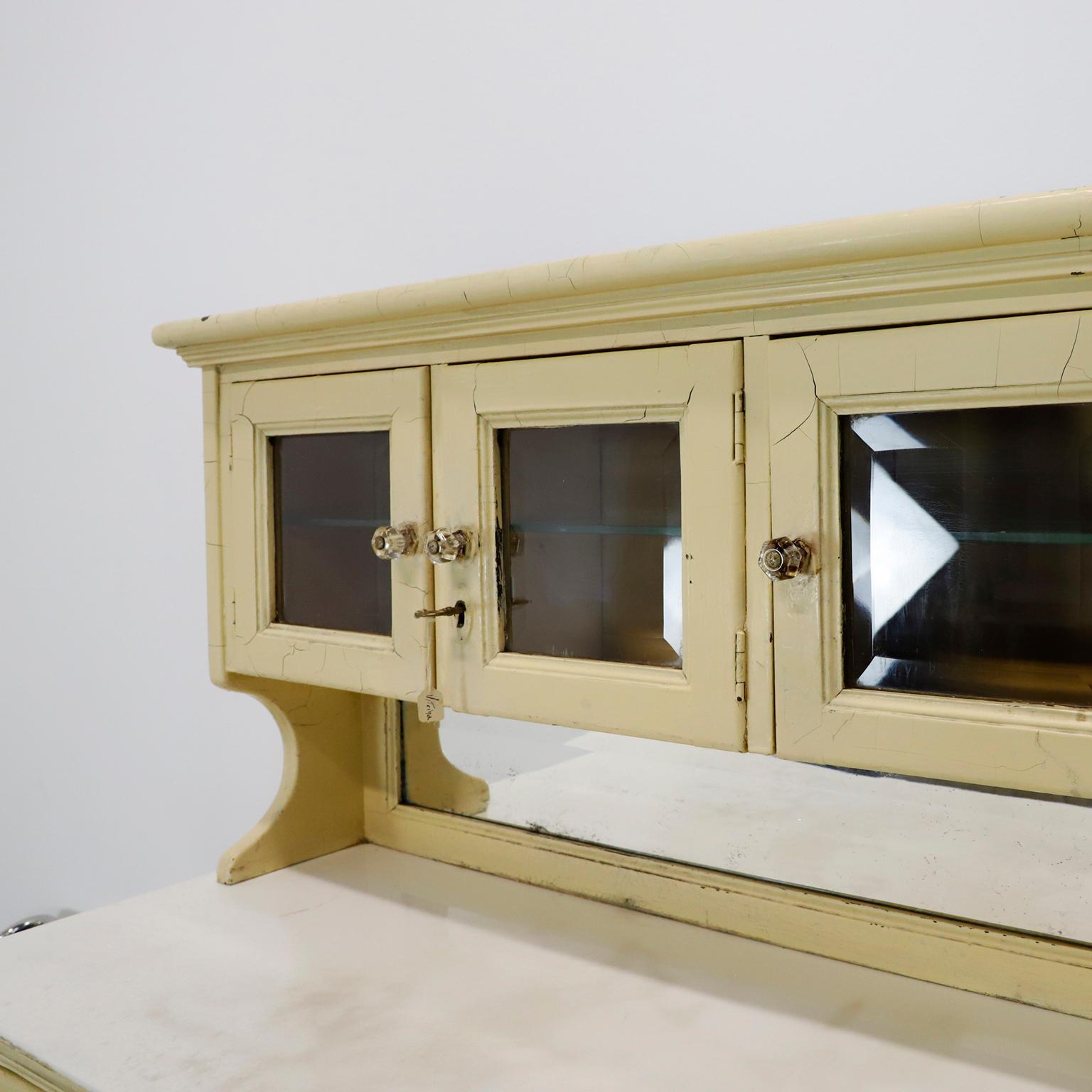 Industriel A.I.C. Antique Dental Cabinet en vente