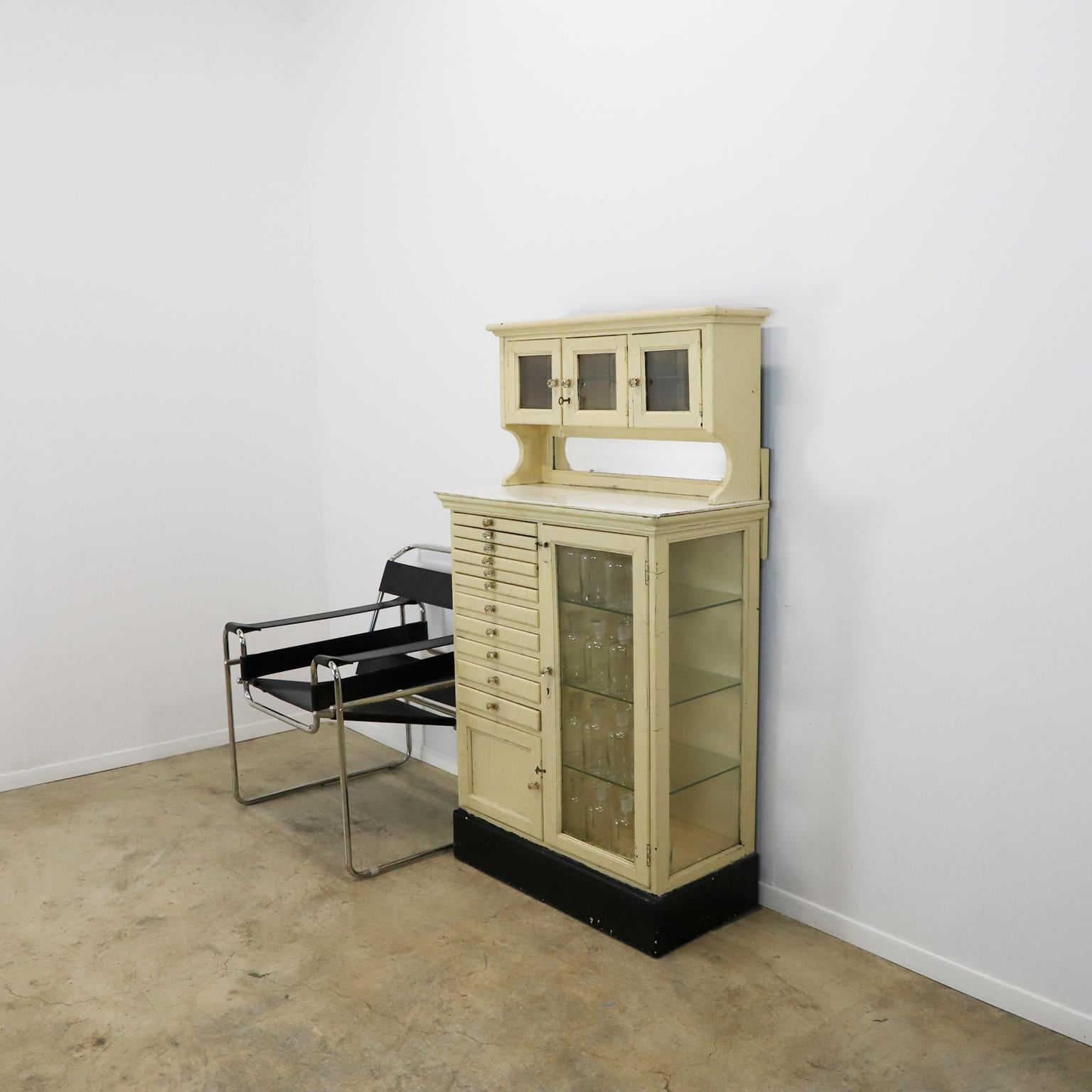 Américain A.I.C. Antique Dental Cabinet en vente