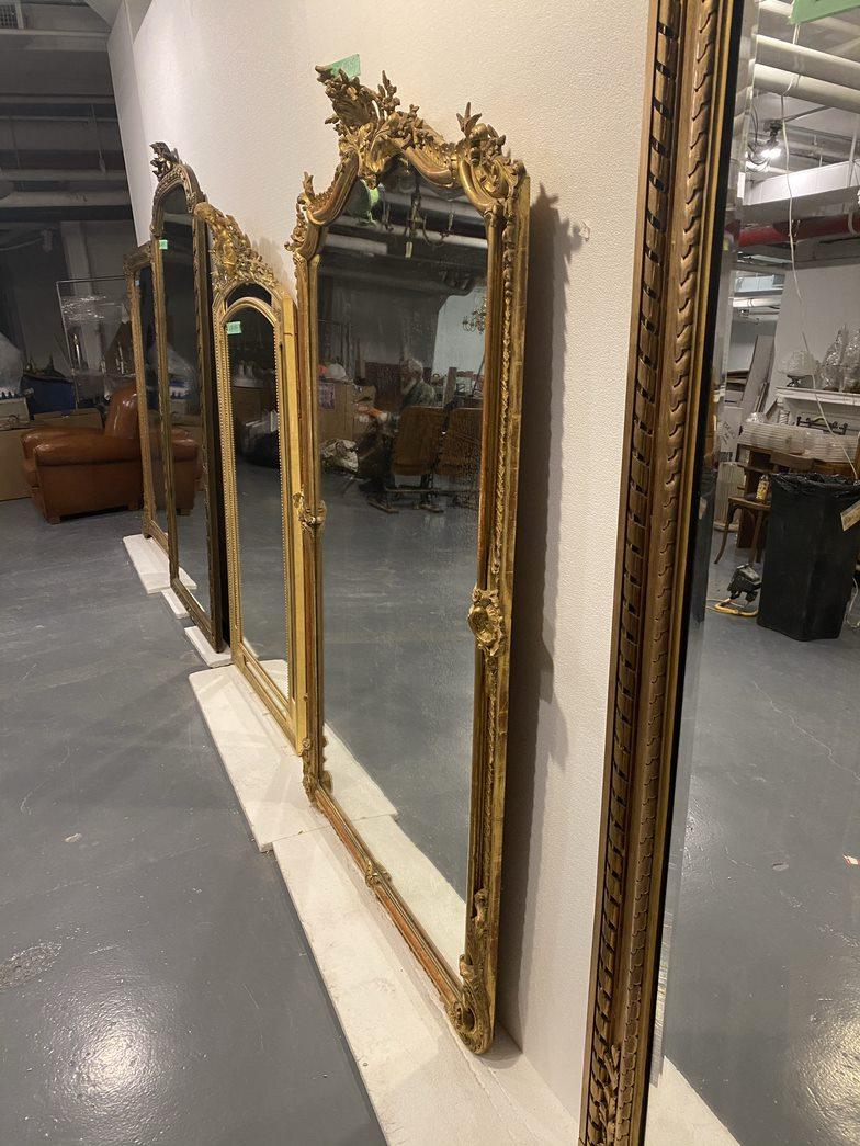 Early 20th C. Antique French Gilt Mirror Floral Details Gesso & Carved Wood In Good Condition In New York, NY