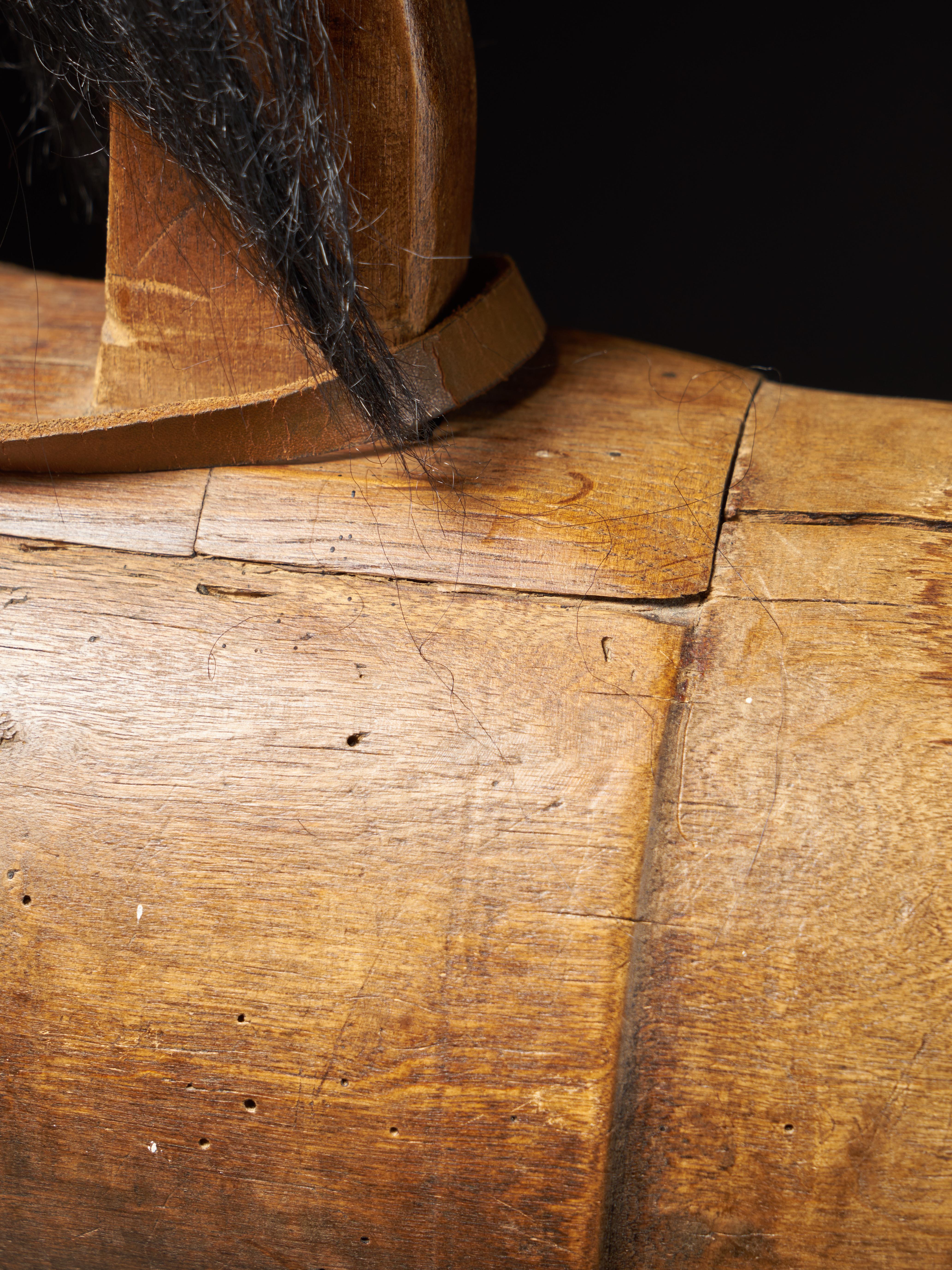 Début du 20e siècle:: Cheval à bascule en bois ancien en vente 4