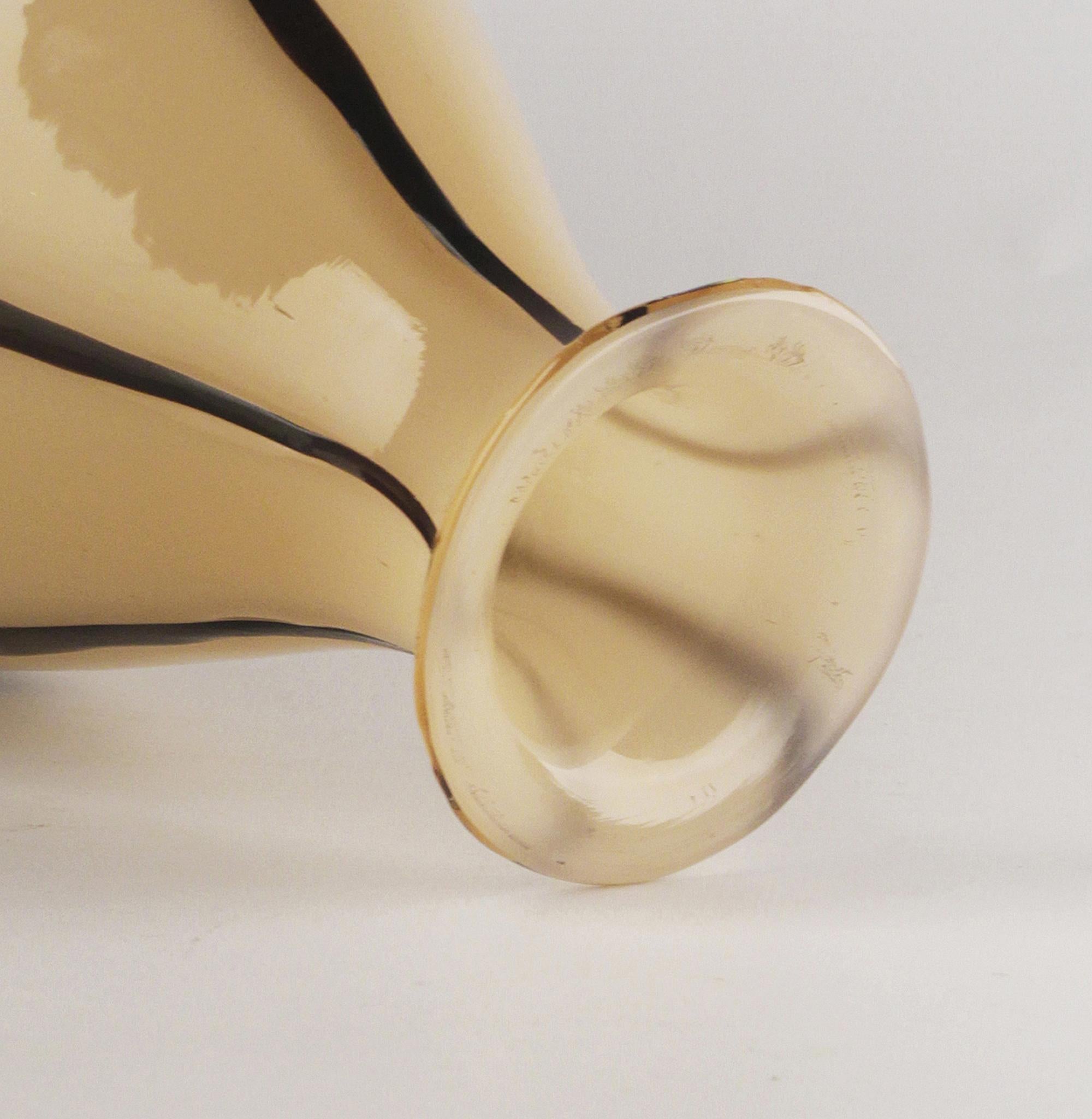 Jarrón bulboso de cristal esmaltado Art Déco checo de principios del siglo XX con motivos vegetales Vidrio en venta