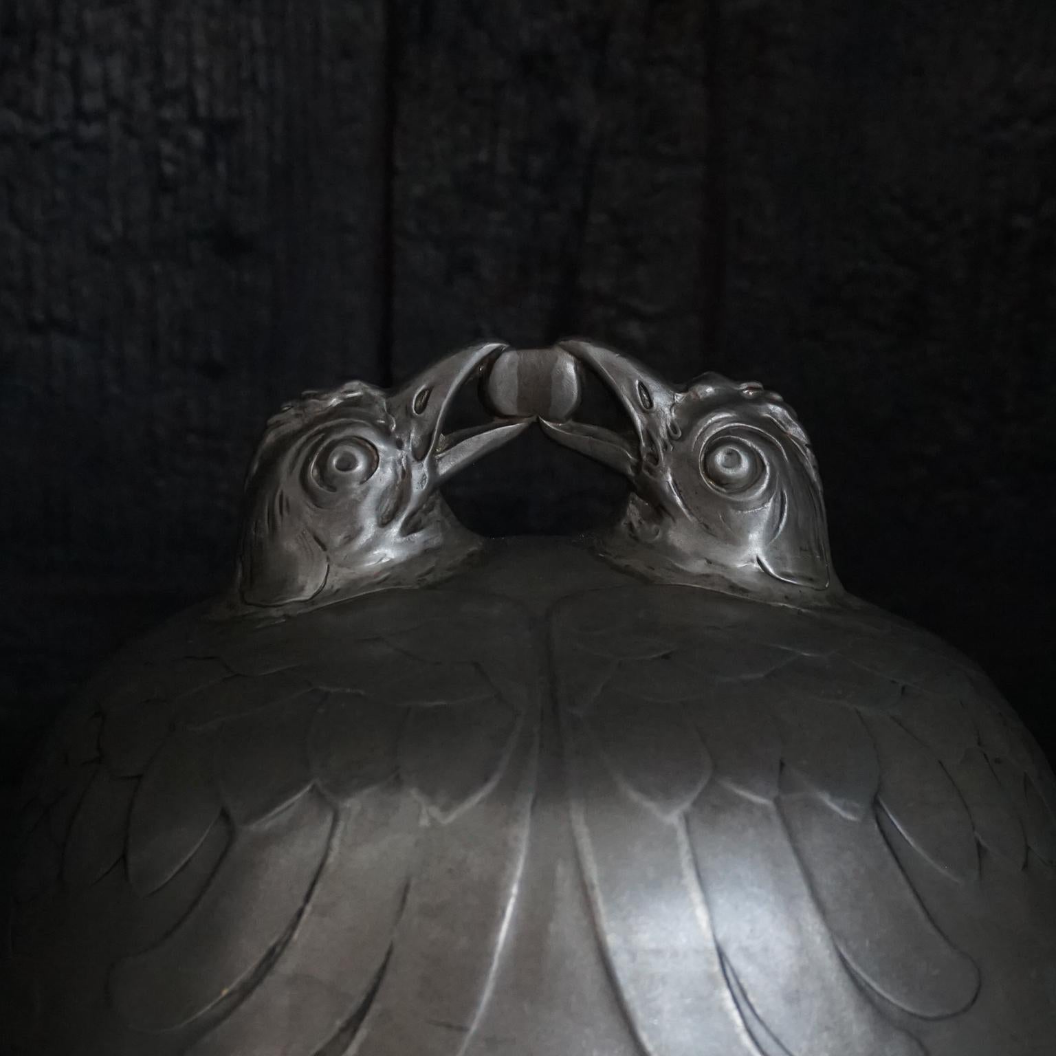 Osiris 909 Isis Eier- und Hühnerschale aus Zinn im Jugendstil im Zustand „Gut“ im Angebot in Haarlem, NL