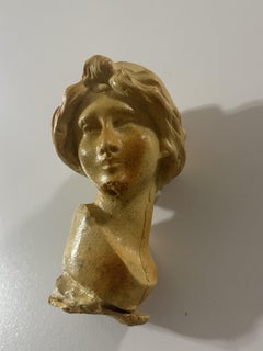 Scultura in resina raffigurante un busto femminile in stile Art Nouveau, intagliata a mano, dei primi anni del XX secolo