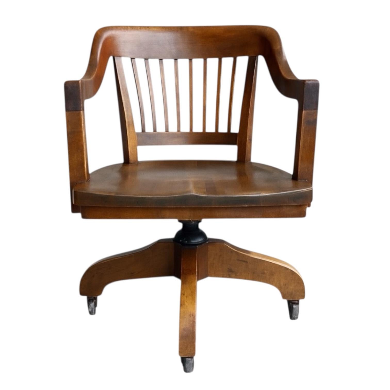 Début du 20e siècle. Banque d
Angleterre Gunlocke Oak Oak Tilting Rolling Banker
s Desk Chair
