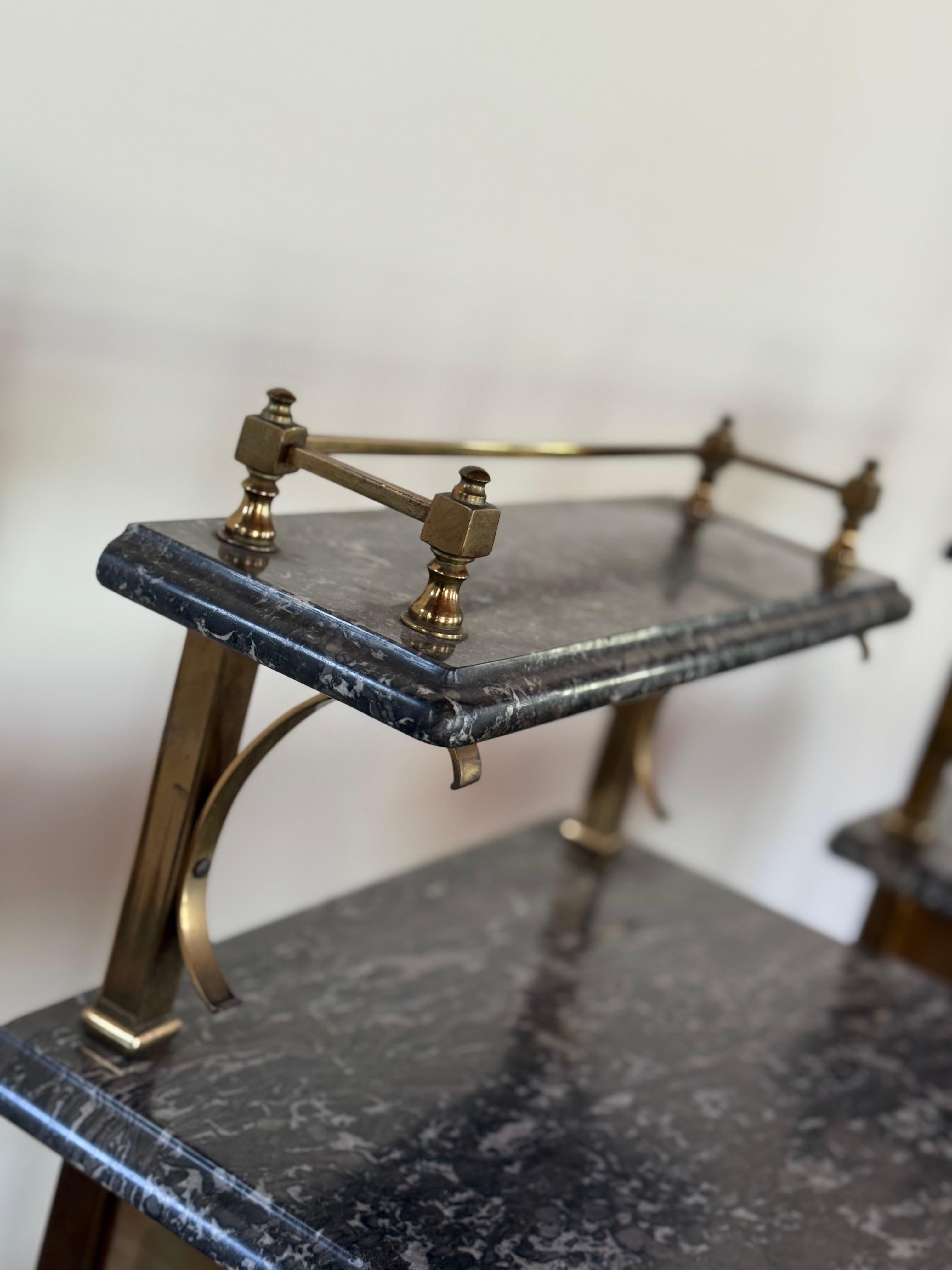 A.C.I.C. Tables d'appoint en laiton et marbre en vente 5