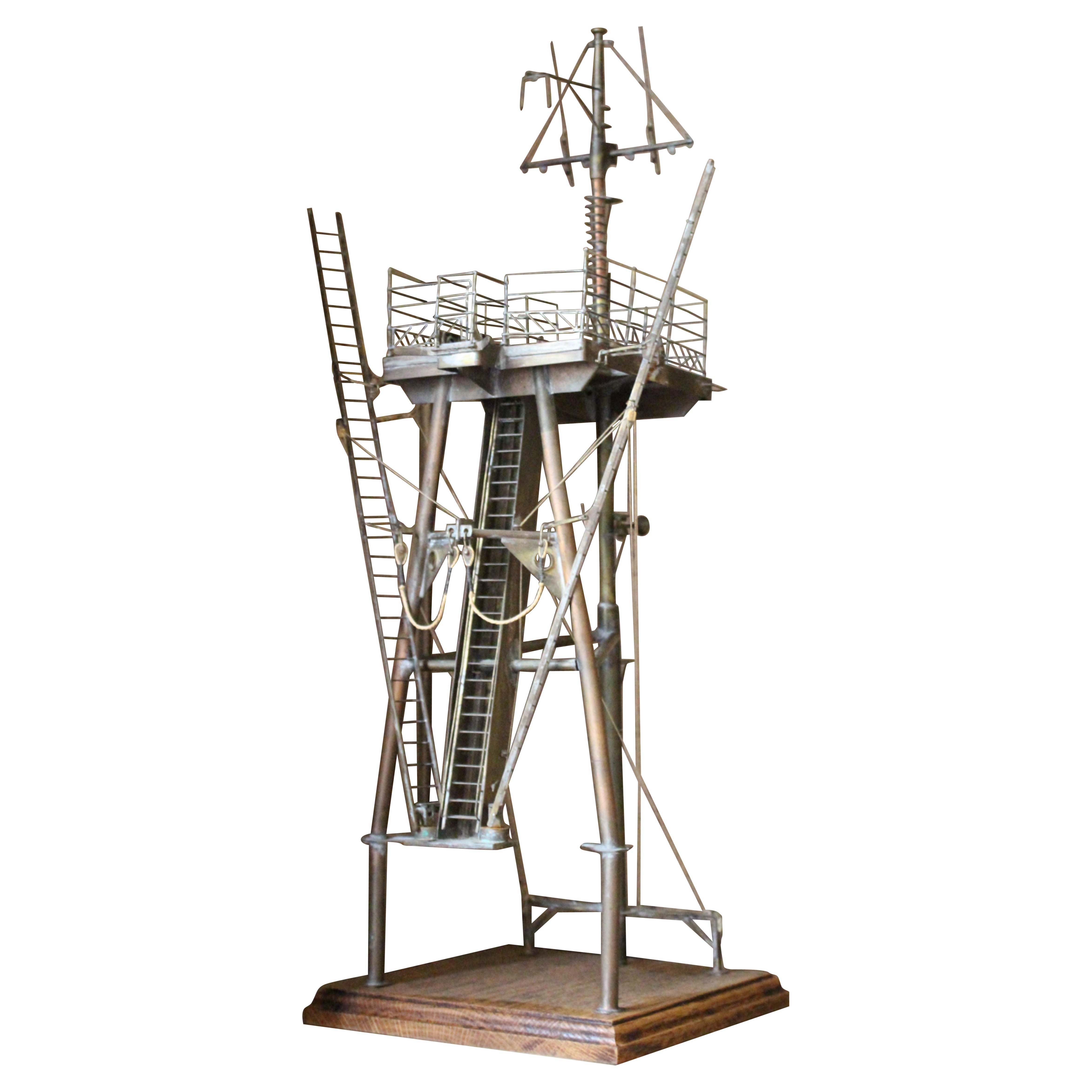 Early 20th C Brass & Copper Desk Model of A Naval Ships Tripod Mast Maritime (Modèle de bureau en laiton et cuivre d'un mât de navire à trépied) en vente