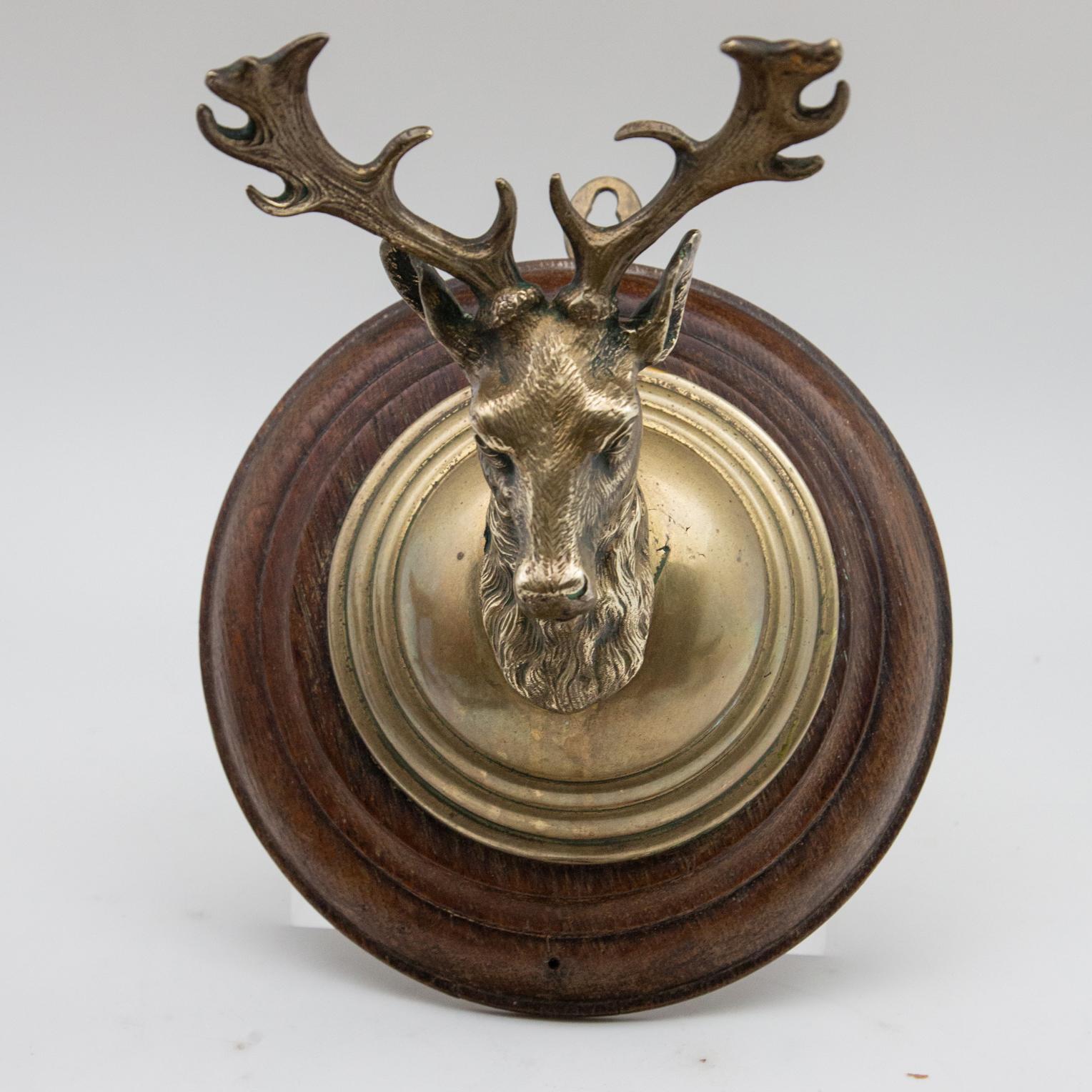 Early 20th century brass deer head mounted on a wooden plaque. Measures: 9.5