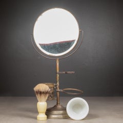 Principios del s. XX Soporte para espejo de afeitar chapado en latón c.1920