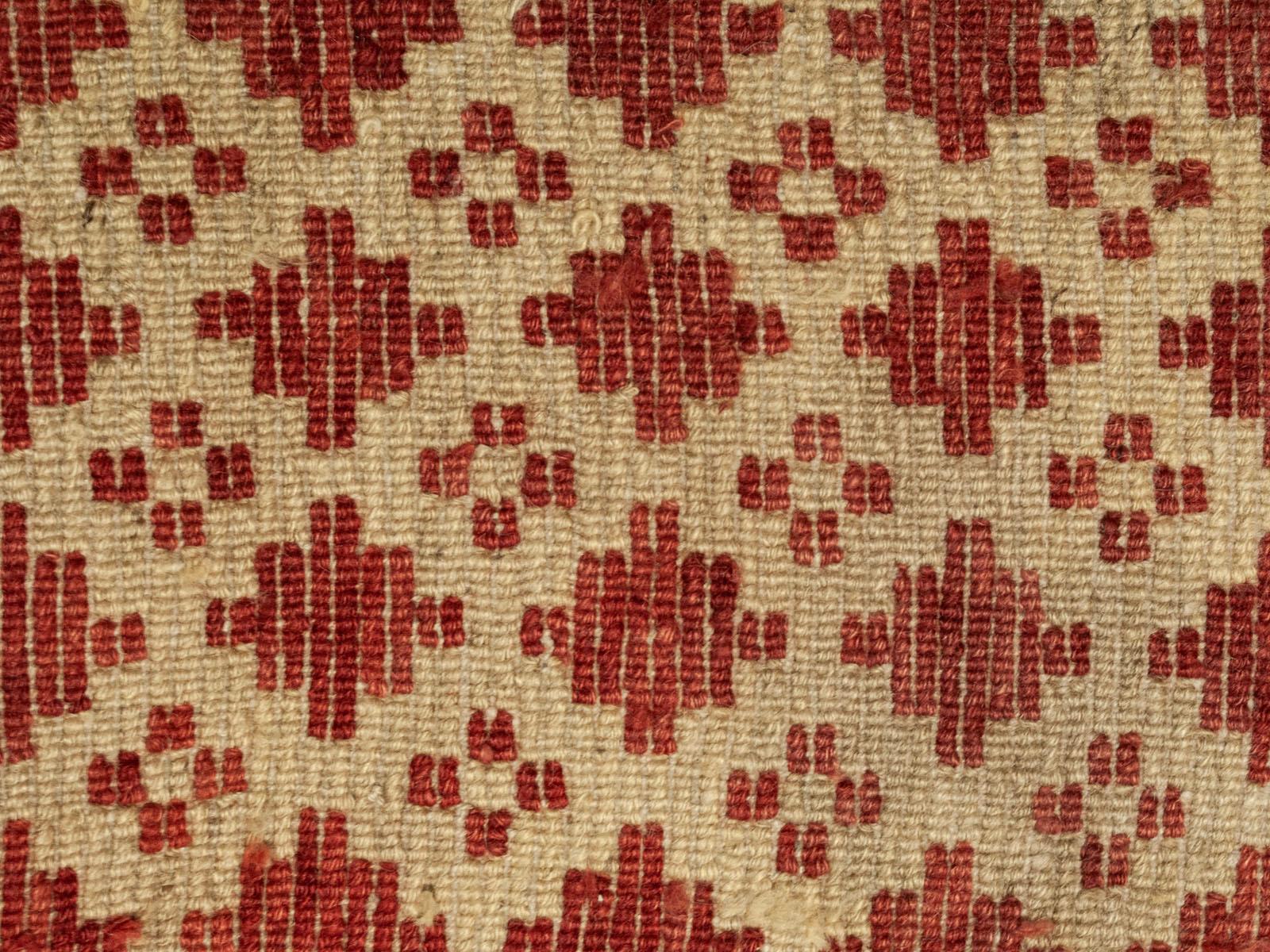 Alfombra ceremonial de polígonos escalonados y cruces, ladrillo/crema, Tíbet, principios del siglo XX en Bueno estado para la venta en Point Richmond, CA