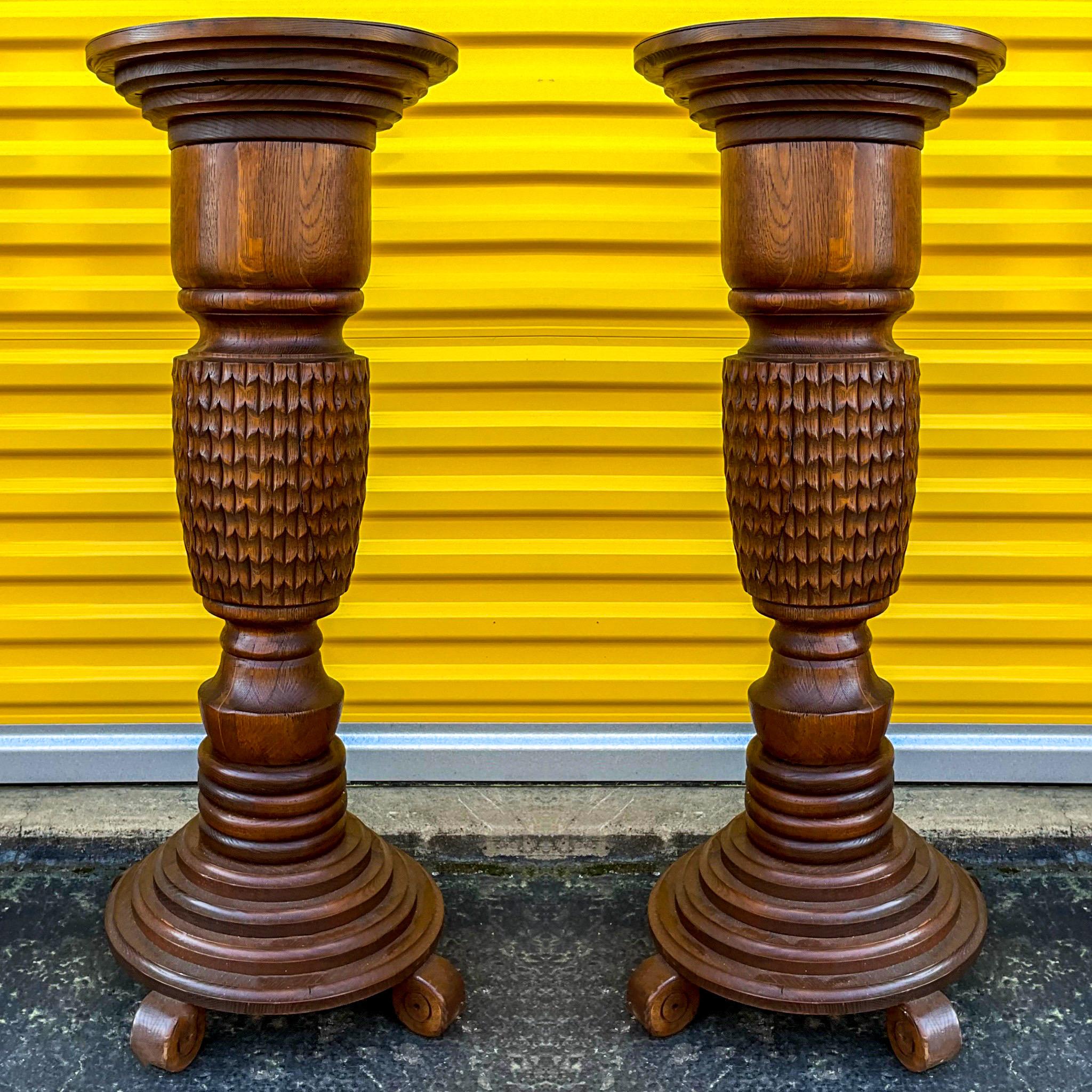 Early 20th-C. British Colonial Style Carved Oak Pineapple Form Pedestals -Pair In Good Condition For Sale In Kennesaw, GA