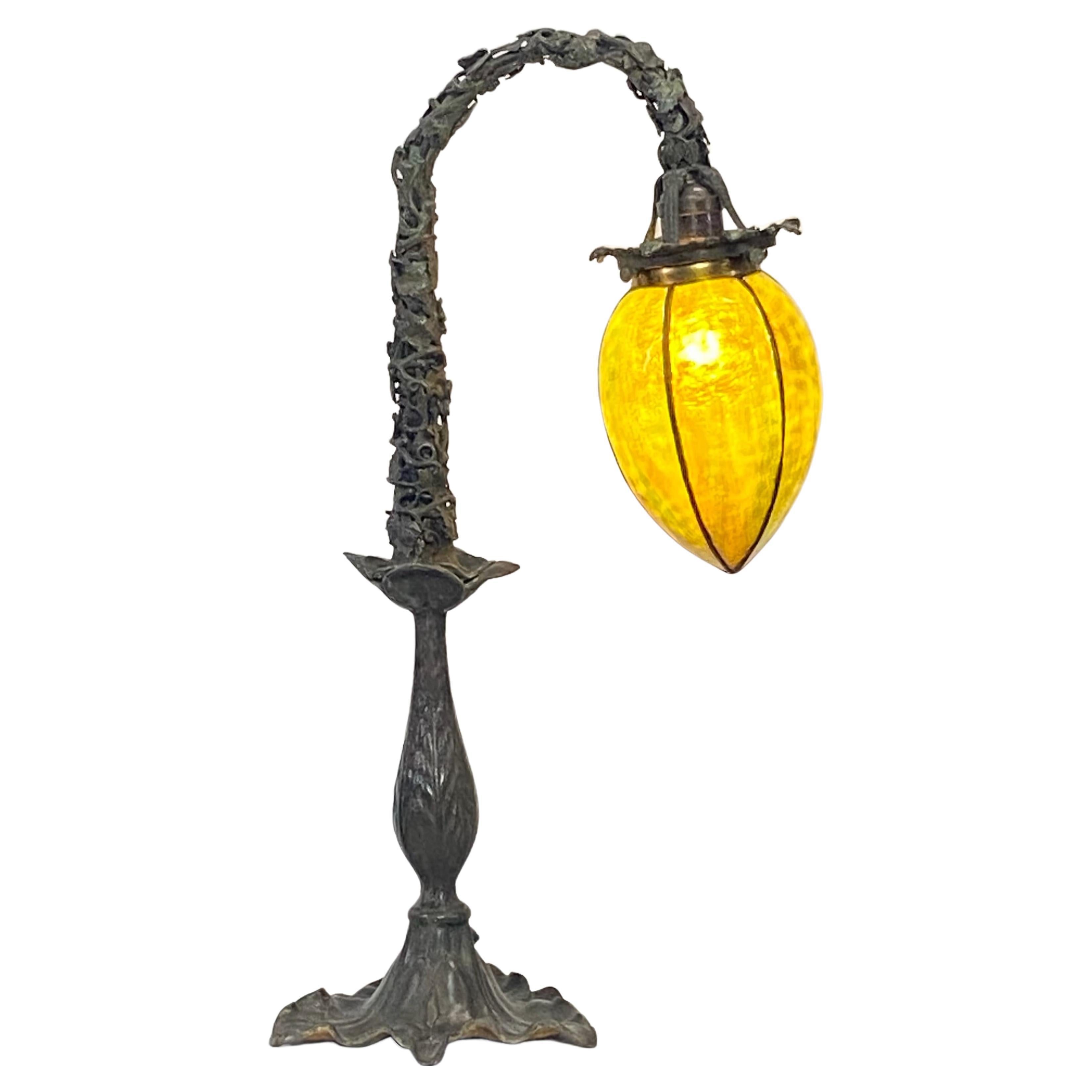 Lampe de table ou de bureau Art nouveau en bronze du début du XXe siècle avec abat-jour Handel en vente