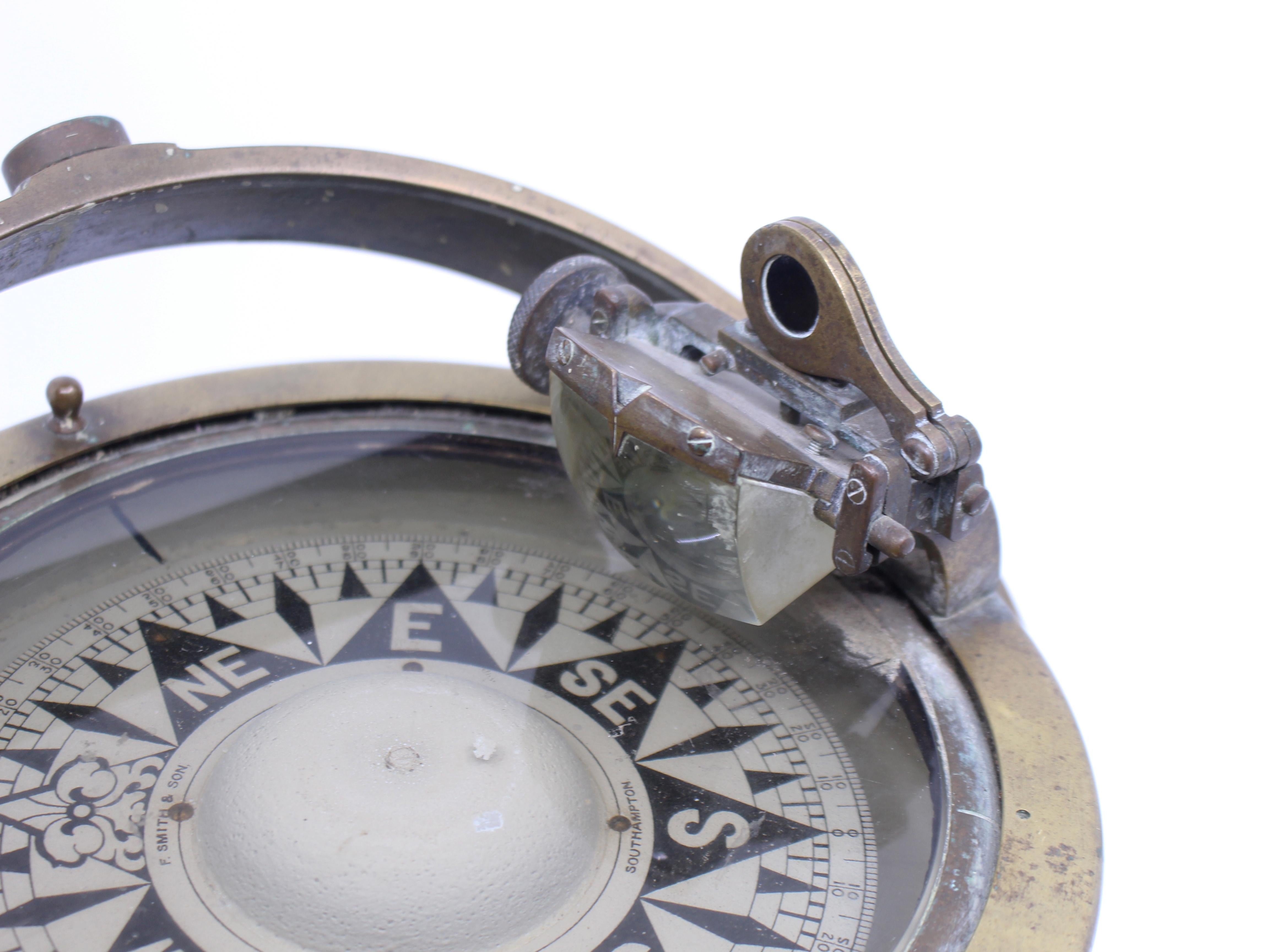Early 20th Century Bronze Gimballed Compass by F.Smith & Sons In Good Condition For Sale In Worcester, Worcestershire