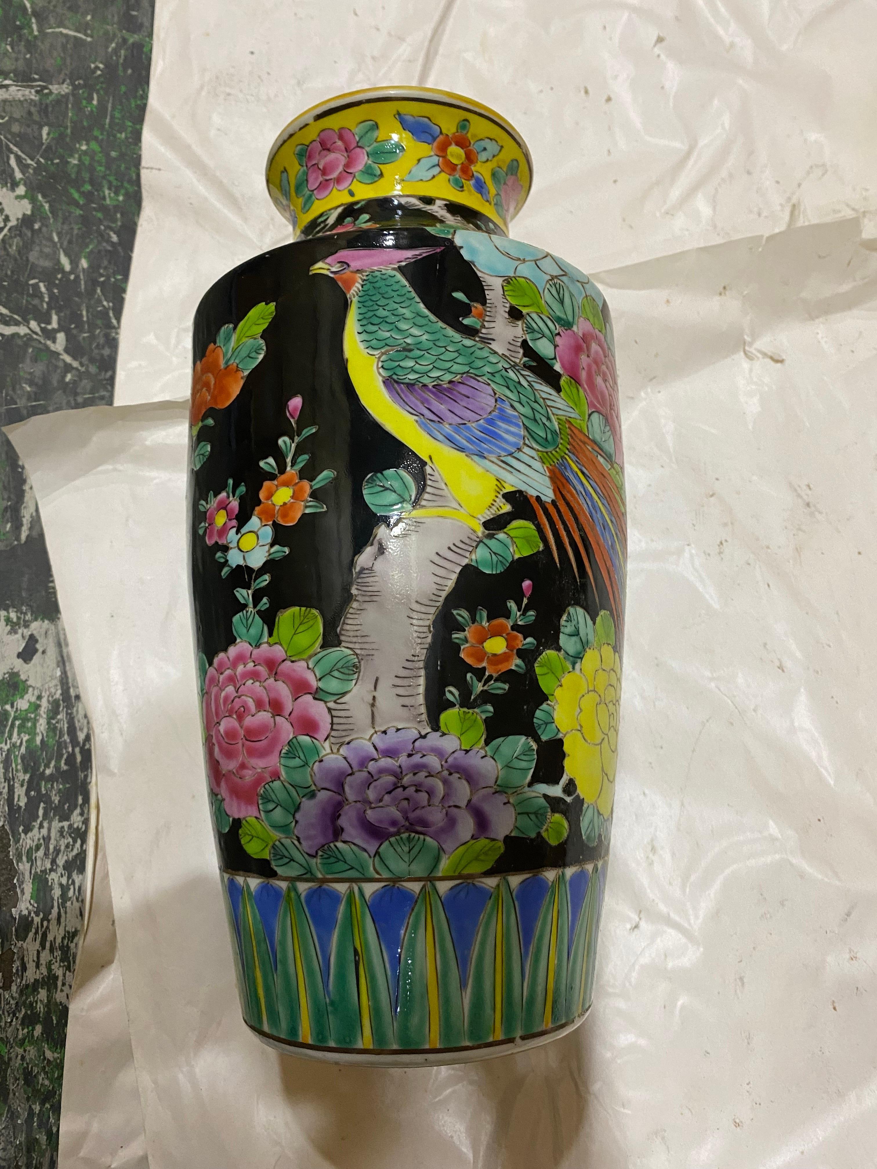 Vase chinois du début du 20e siècle, noir avec coq émaillé multicolore 2