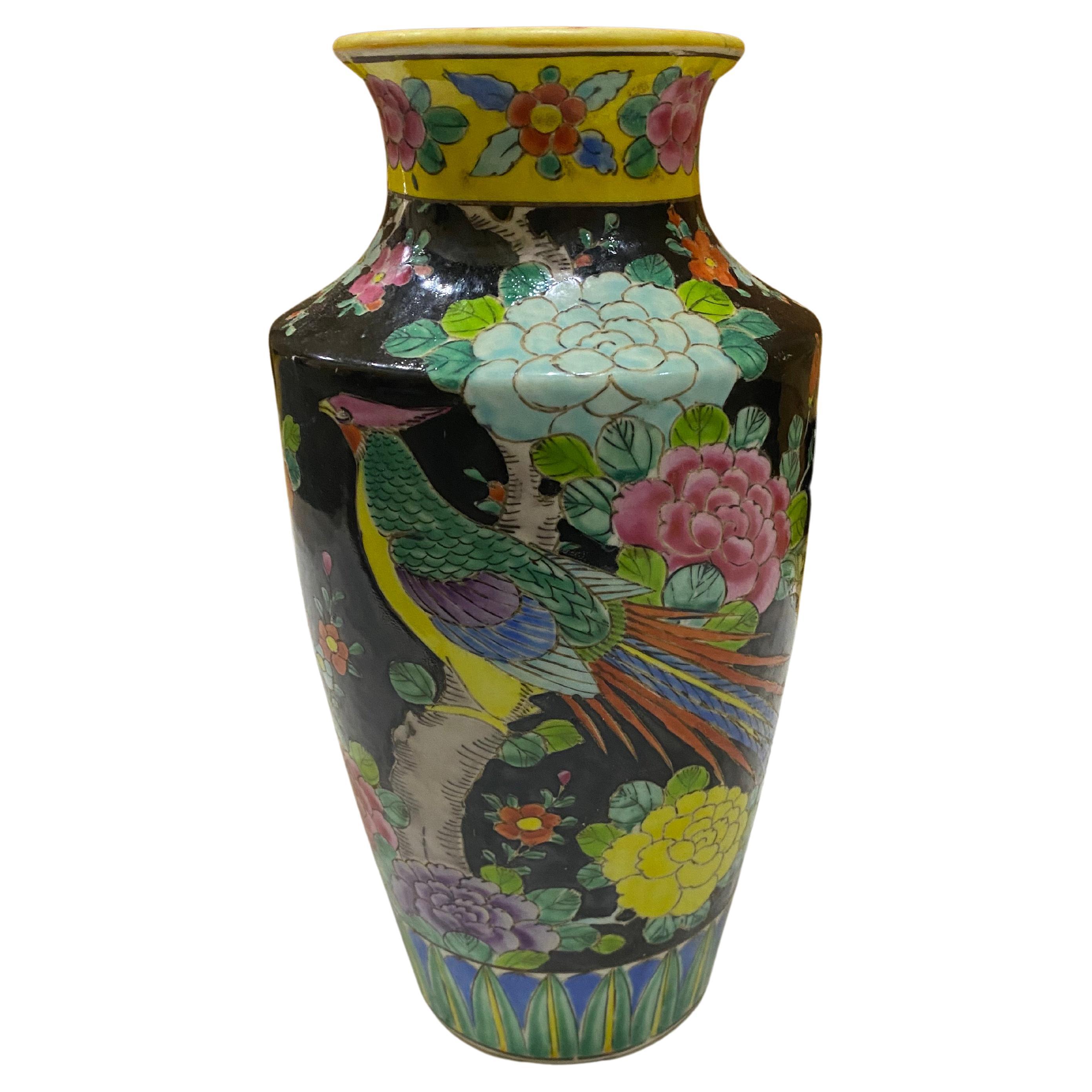 Vase chinois du début du 20e siècle, noir avec coq émaillé multicolore