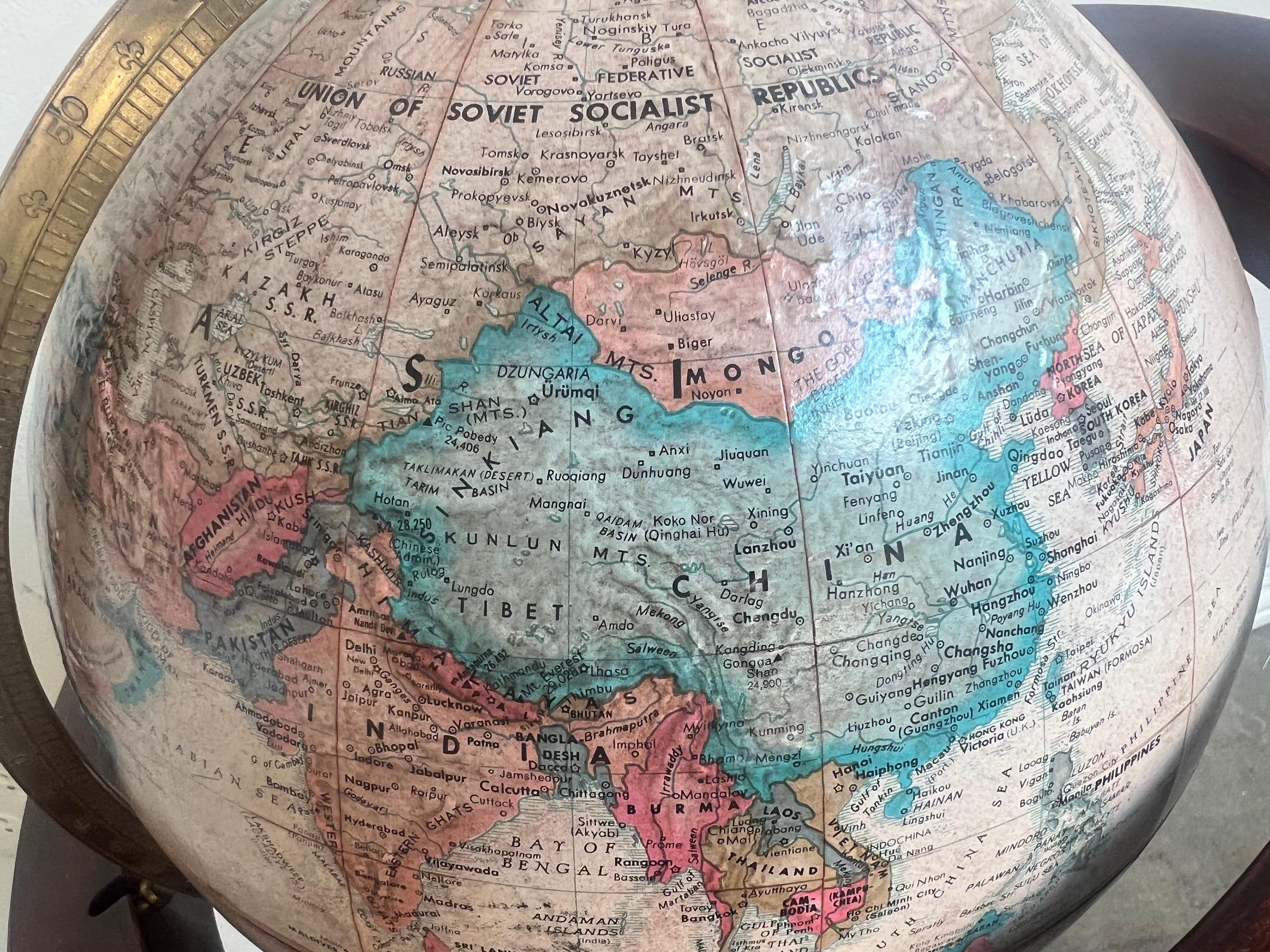 A.I.C. Classic Style Globe Abîmé - En vente à Los Angeles, CA