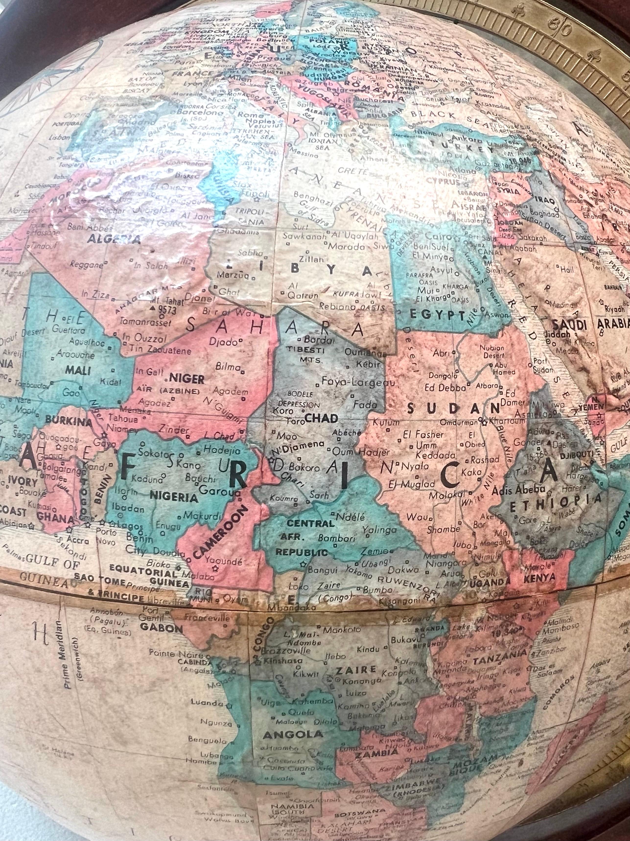 Acajou A.I.C. Classic Style Globe en vente