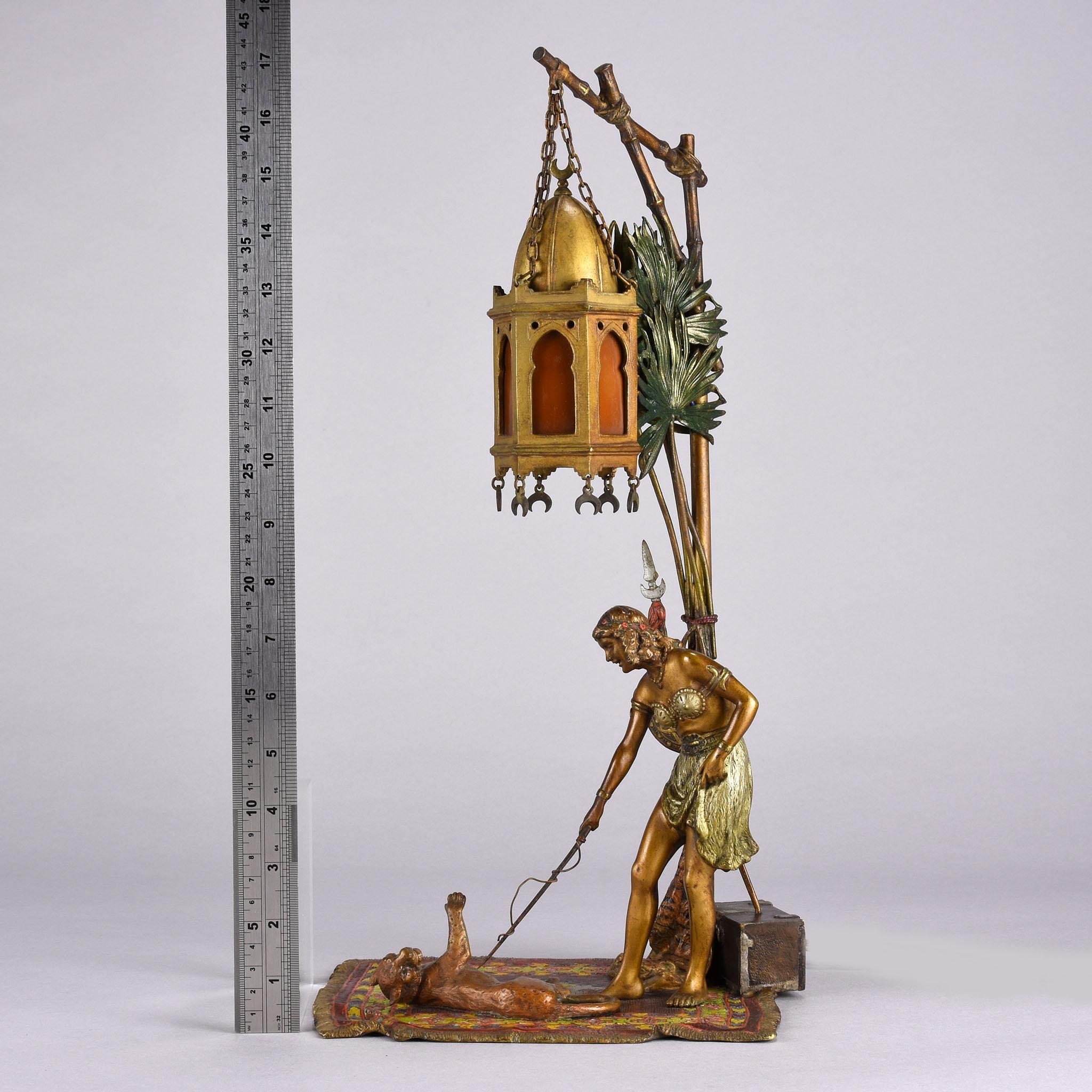 Bronze peint à froid du début du 20e siècle intitulé « Femme avec lampe Puma » par Bergman en vente 4