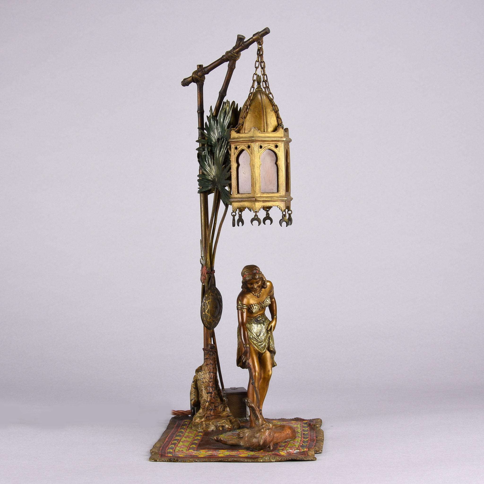 Autrichien Bronze peint à froid du début du 20e siècle intitulé « Femme avec lampe Puma » par Bergman en vente