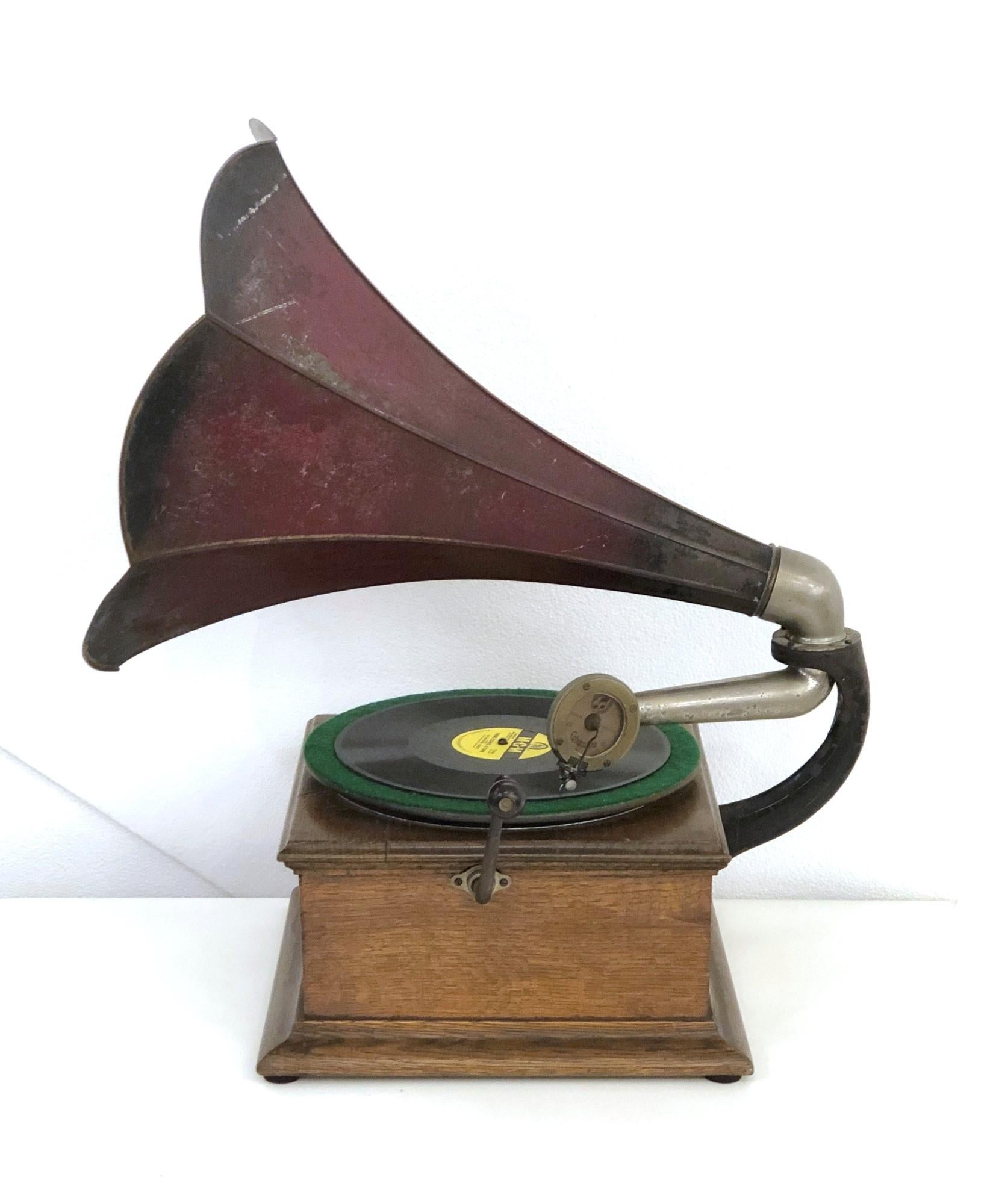 Early 20th C. Columbia Graphophone w/ 5 Records & Horn 4