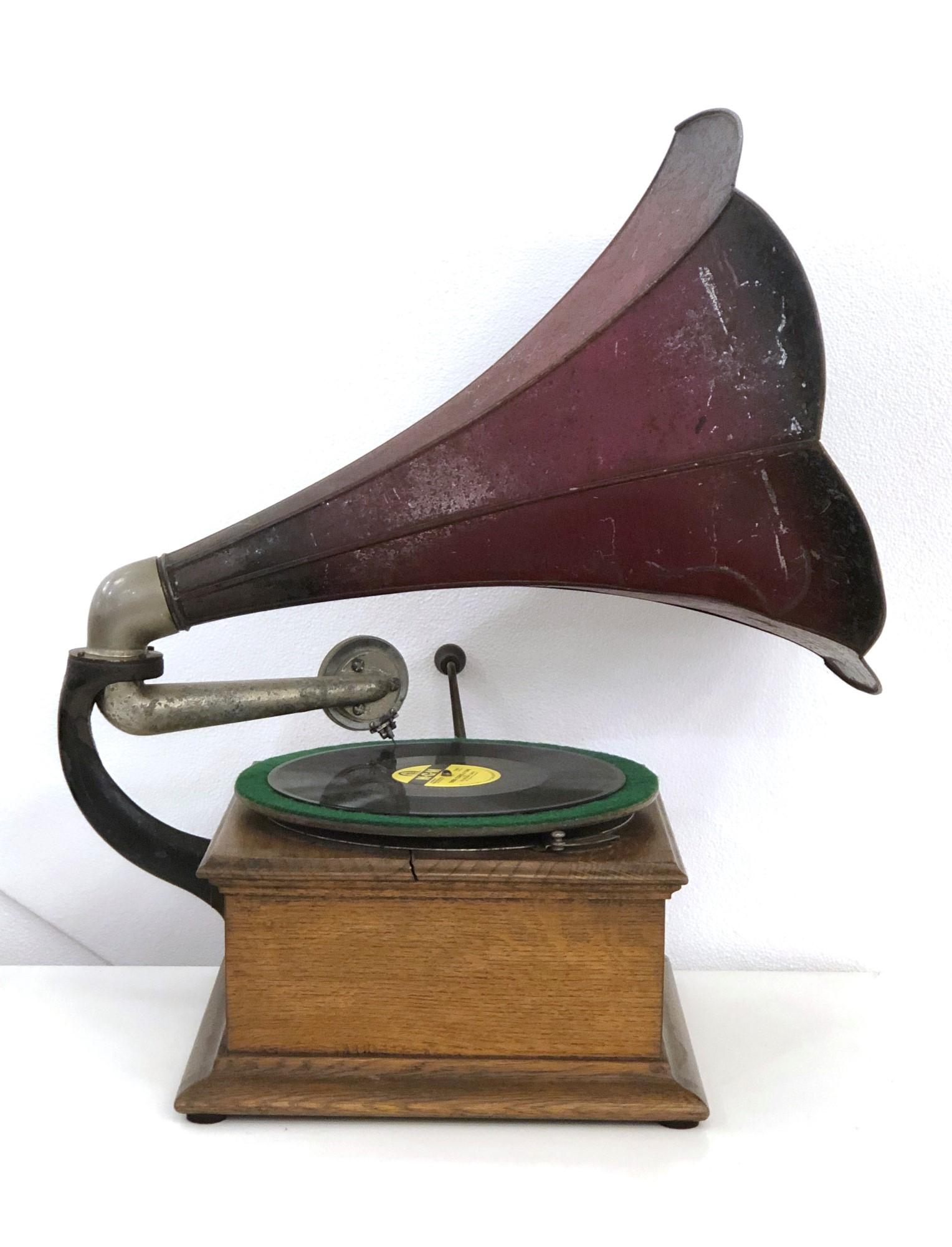 20th Century Early 20th C. Columbia Graphophone w/ 5 Records & Horn